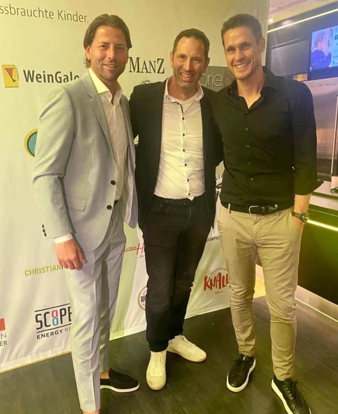 のインスタグラム：「Ein besonderer Abend für den Kinderschutz  @roterkeil_official  Hoffnung für missbrauchte Kinder“ #roterkeil_offical #netzwerk #kinderschutz #charity #dinner」