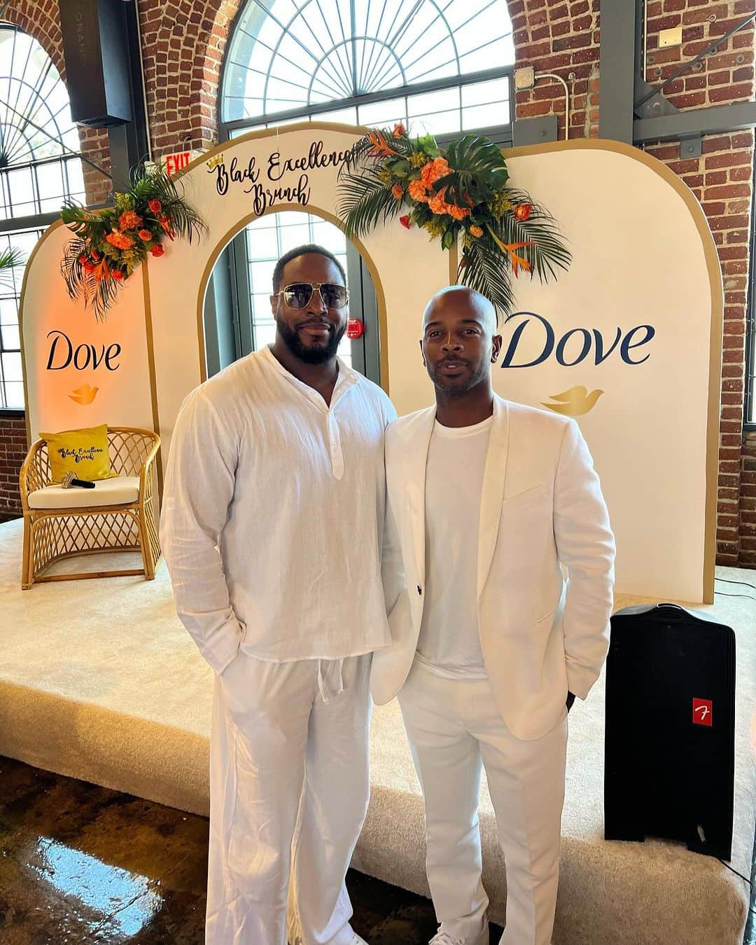 ブレシャ・ウェッブさんのインスタグラム写真 - (ブレシャ・ウェッブInstagram)「In honor of you Bro-Bro 🤎 We wore all white for you! You are… Black Excellence. Opulence. Decadence. ✊🏿」8月14日 7時49分 - breshawebb