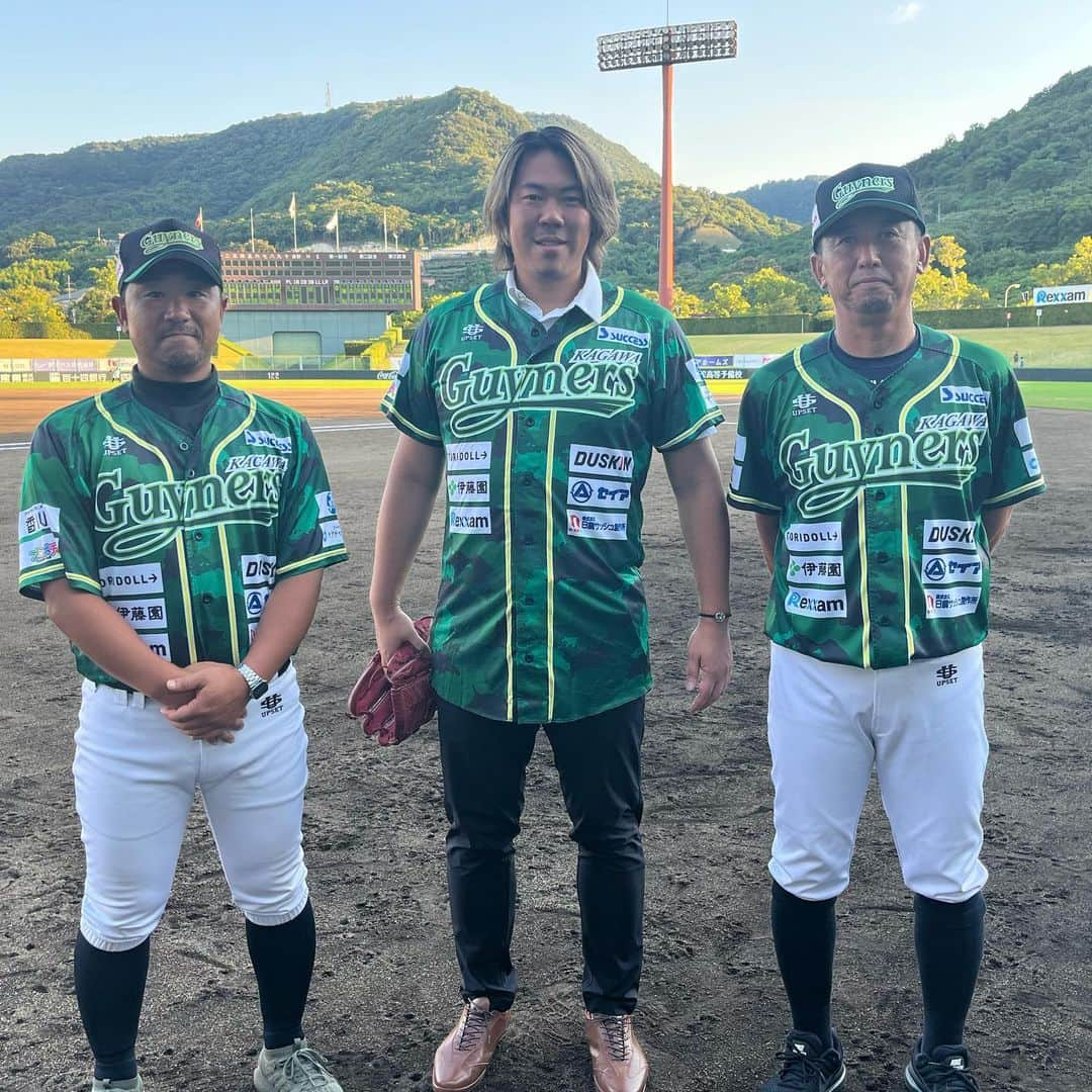 山口俊のインスタグラム：「#香川オリーブガイナーズの試合で始球式させてもらいました！！  間近で独立リーグの選手達と会話、練習見学ができて凄く感じるものがありました。  1人でも多くNPBで活躍する選手が生まれて欲しいと感じました。  #独立リーグ #四国アイランドリーグ #野球 #香川オリーブガイナーズ」