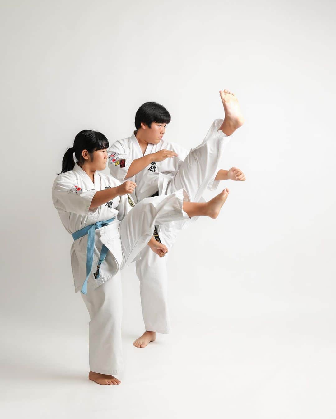 フォトスタジオタートルのインスタグラム：「🥋習い事フォト🎀  お子様の頑張ってる姿を 写真に残しませんか？✨  学校がお休みの夏休みにもぴったり🌱  空手やチアダンスなど 動きある写真もスタジオなら バッチリ撮影できます👍  七五三をお考えの方は一緒に 衣装も見れたりお話も聞けちゃいます！  習い事フォトは 撮影料3300円(税込)+写真代で 撮影できます✨  詳しくは店舗またはコールセンターまで お問い合わせください。  #フォトスタジオタートル  #スタジオタートル  #習い事 #習い事フォト #愛知写真館 #名古屋写真館 #フォトスタジオ #名古屋フォトスタジオ  #愛知フォトスタジオ  #春日井フォトスタジオ」