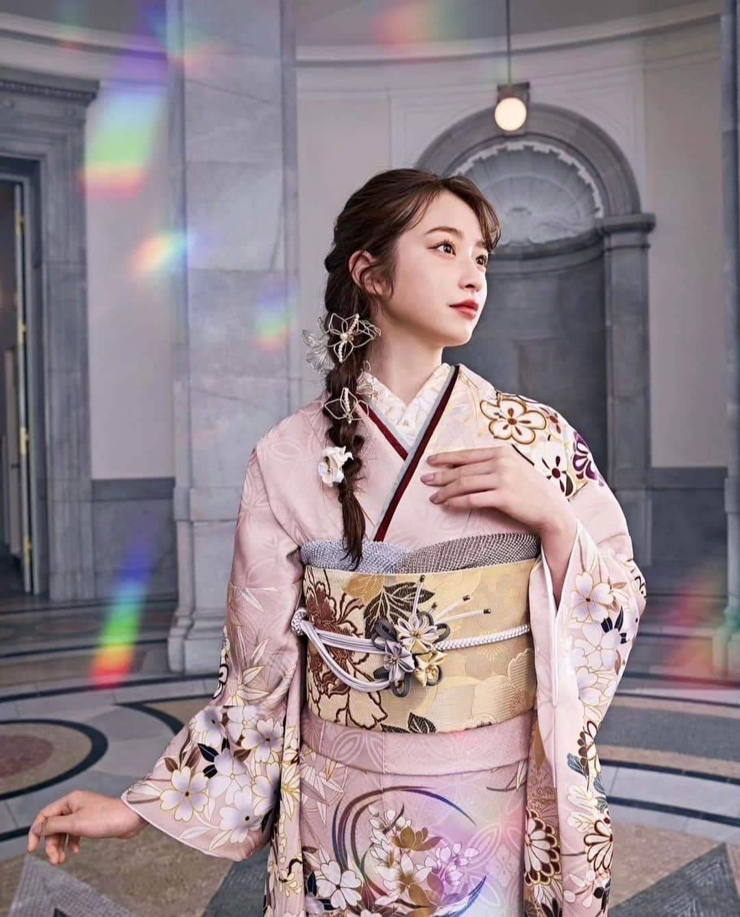 葛西杏也菜のインスタグラム：「．  三松しゃらさんの振袖のモデルをさせて頂きました！  素敵な振袖を着て、素敵な写真をたくさん撮っていただいたのでぜひカタログやウェブサイトをチェックしてみてください🙌🏻  #葛西杏也菜 #三松しゃら  @mimatsu.shara.kimono」