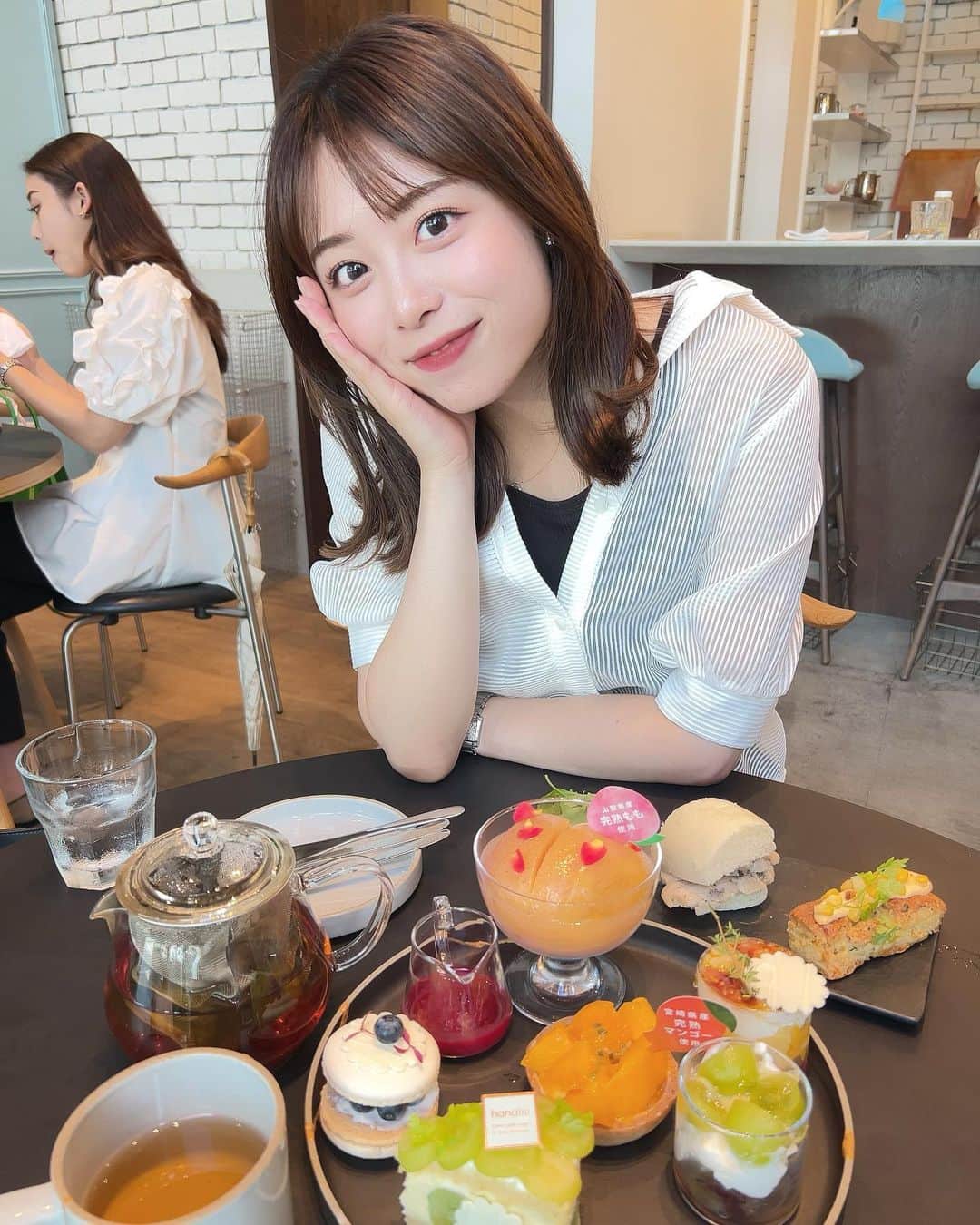 辰巳さくら（さくてん）のインスタグラム：「🍑🍒🥝🍇  #fruithanafru #fruit #本町カフェ巡り #心斎橋カフェ巡り #大阪カフェ巡り  #美容好きな人と繋がりたい  #エステティシャンと繋がりたい」