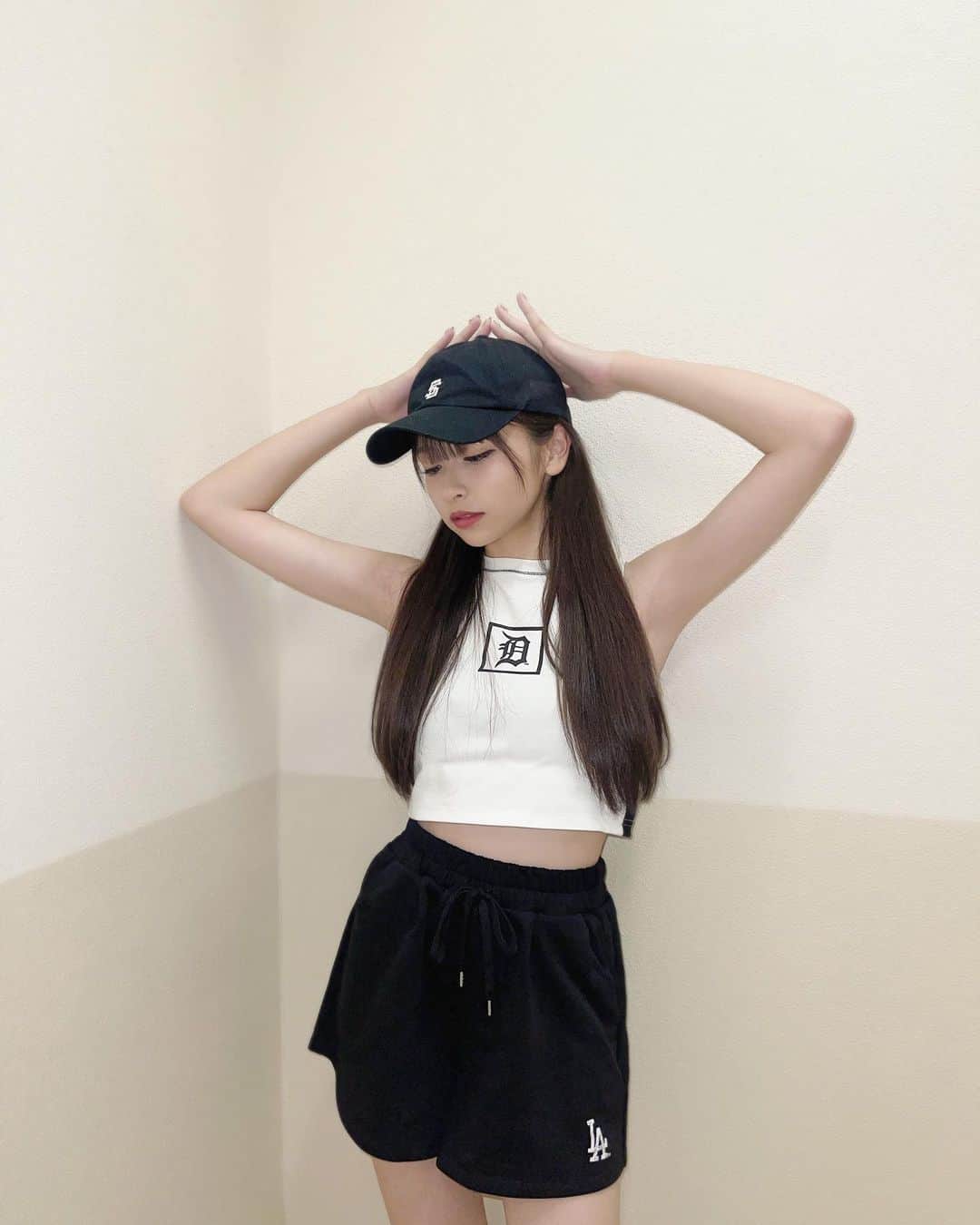 のインスタグラム：「⁡ 今日はスポーティな日🖤🤍 全身  @spiralgirl_official さん🏸 ⁡ #Popteen #専属モデル #jc3 #中学3年生 #せらぴー #土屋惺来 #甘ぎゃる #エーライツ #エーライツ所属 #エーチームグループ」
