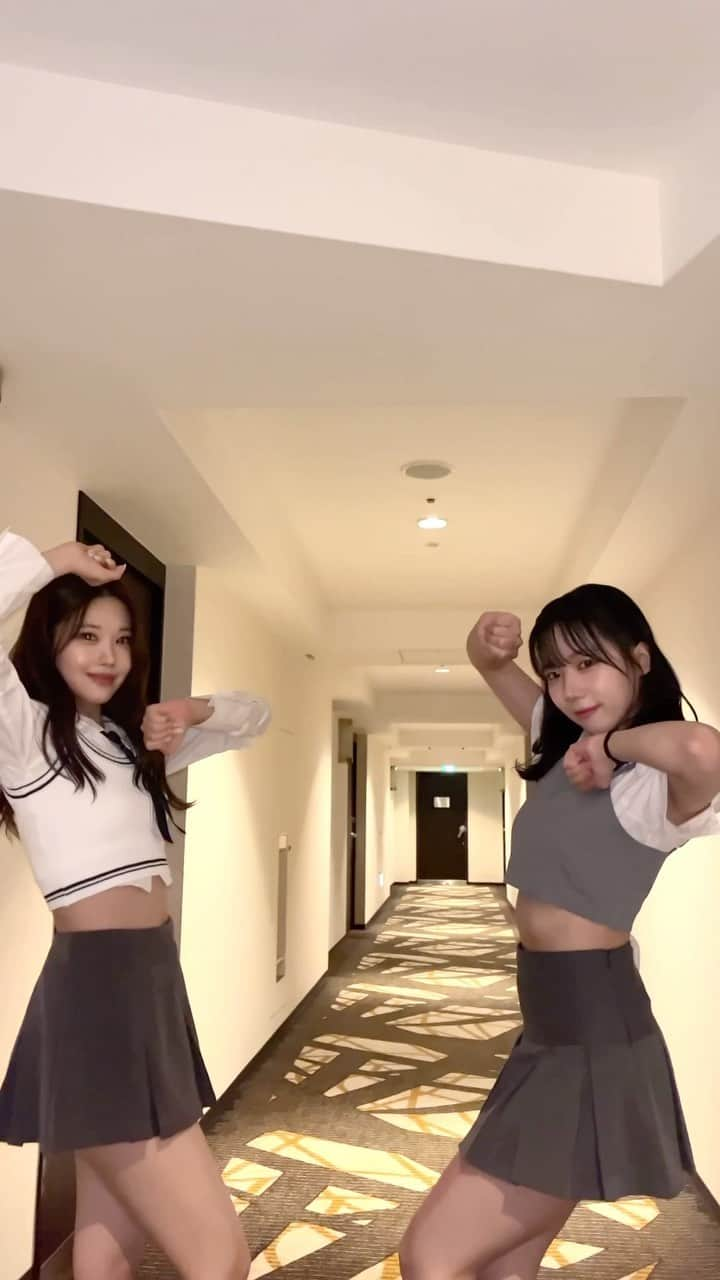 CLASS:yのインスタグラム：「#チェウォン #ヘジュ と LOVE IS BURNING❤️‍🔥🌪️  #CLASSy #클라씨  #CrackDanceChallenge  #채원 #CHAEWON #혜주 #HYEJU #CrackCrackCrackle」