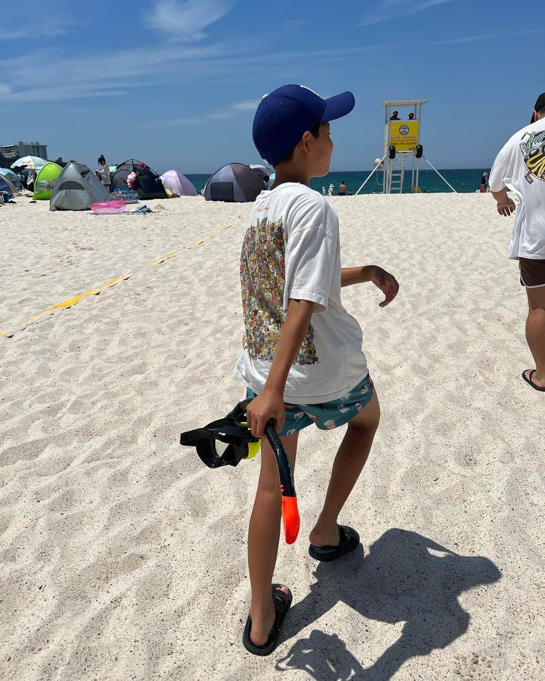 IIDA YURIさんのインスタグラム写真 - (IIDA YURIInstagram)「台風だから近場で👨🏻👩🏻👦🏻  白浜でも魚探し🐟  とれとれ市場でノドグロを見つけて調理をしてくれました🐟 . エプロンと学校で作った三角巾付けて頑張ってくれました笑  #気分屋クッキング #クッキング #スゥ料理長 #のどぐろの煮付け」8月14日 18時04分 - yurima_ma