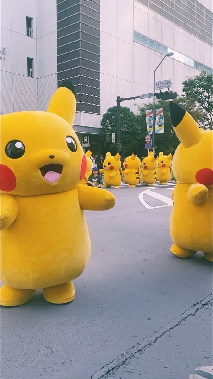 横浜ロイヤルパークホテルのインスタグラム：「… 本日8/14（月）は、“ポケモンWCS2023横浜みなとみらいイベント”の最終日。  ホテルが面するけやき通りでは「Let’s Celebrate! The Pokémon Parade!!」が開催されました。  夏のみなとみらいに久しぶりに帰ってきたポケモン。 賑やかな1週間が終わるのを寂しく思いつつ、また会えることを願って…💫  … 空と隣り合う「横浜ロイヤルパークホテル」 @yokohamaroyalparkhotel  #横浜ロイヤルパークホテル #yokohamaroyalparkhotel #royalparkhoteljp #ロイパ #横浜ロイパ #横浜ランドマークタワー #ランドマークタワー #ホテル #hotel #ラグジュアリーホテル #luxuryhotel #横浜ホテル #みなとみらいホテル #神奈川ホテル #国内旅行 #横浜旅行 #横浜観光 #みなとみらい観光 #myyokohama #travel_japan #yokohamatrip #yokohamatravel #yokohamahotel  #ポケモンwcs2023 #pokemon #ポケモン #pikachu #ピカチュウ #ポケモンパレード #pokemonparade」