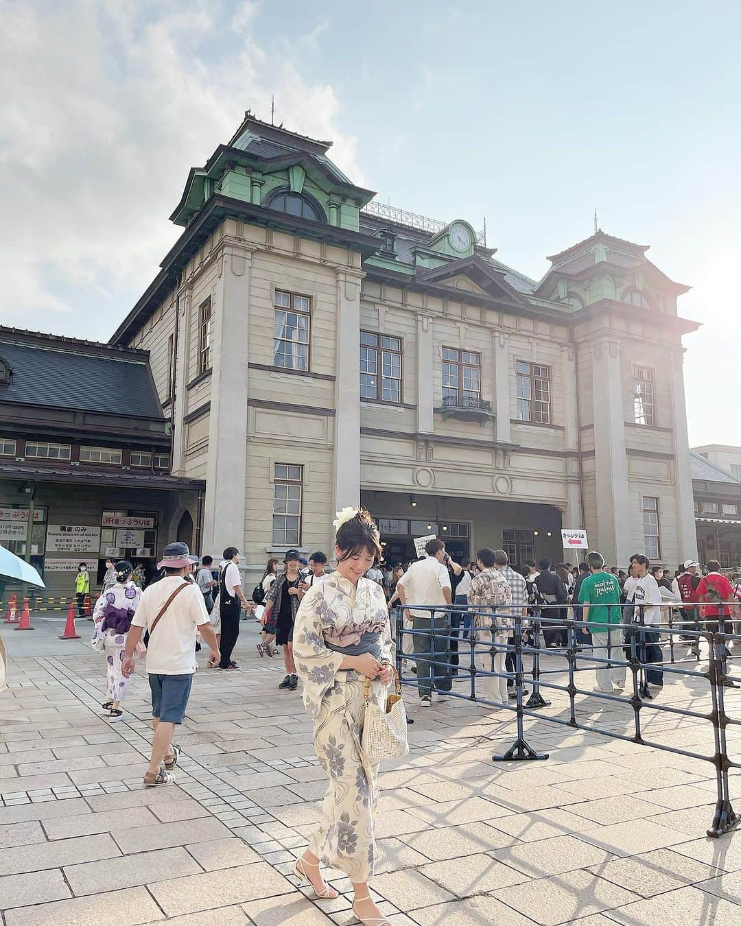 野口真由さんのインスタグラム写真 - (野口真由Instagram)「・ 関門海峡花火大会🎇  テレビだったり配信だけでなくリアルでも大好きな花火が見れて、大好きな浴衣も着て、夏感じられてとっても幸せ☺️💓  門司港もいいけど、下関の花火すごくきめ細かくて繊細でホッコリした🤤💛 ただ、本当に人多くて、帰り途中まで電車乗って帰ろうとしたら、死と隣り合わせレベルの混み具合で恐怖感じた🤦🏼‍♀️ ̖́- 今後行くなら注意や⚠️💦  浴衣は @grl_official のなんだけど全然透けなくてめちゃくちゃ可愛くてお気に入り🕊‎🤍🤍  #関門海峡花火大会 #浴衣女子 #浴衣ヘア  #浴衣ヘアアレンジ  #門司港  #門司港レトロ #グレイル」8月14日 18時09分 - ngc_mayu