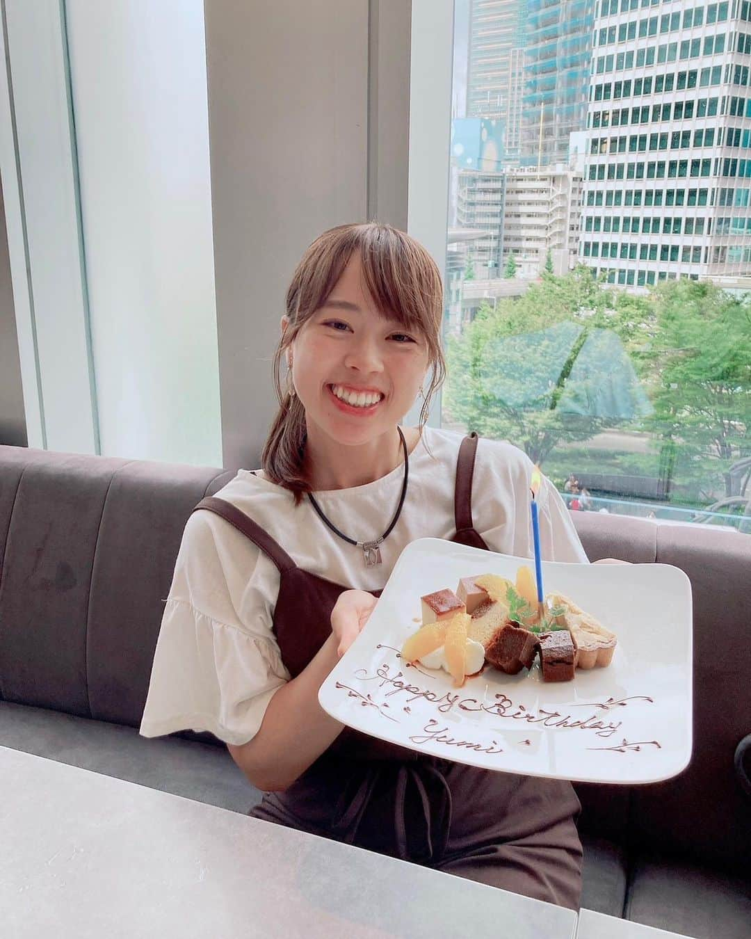 笹原優美さんのインスタグラム写真 - (笹原優美Instagram)「⭐︎ 昨日、半年ぶりに会えた 高校時代の親友🫶🏻💓  サプライズで誕生日のお祝いをしてくれました🥲🎂✨  予想してなかったからめちゃめちゃびっくり！ ほんとに嬉しかった〜😭💖  ずっと食べたかったパエリアも食べれたし🥘 お家でまったり過ごしたり、たくさんお喋りしたり、 夕方にはお祭りにも連れて行ってくれて🍧  普段バタバタと過ごしている中で、 こんな幸せを感じさせてくれる親友がいて ほんとに恵まれているなと思いました😭🍀 いつもありがとう！！  エネルギーチャージできたので この毎日の暑さに負けずに どんどん突き進んでいきます😆❤️‍🔥  #親友#感謝」8月14日 18時18分 - yumi_sasahara_official