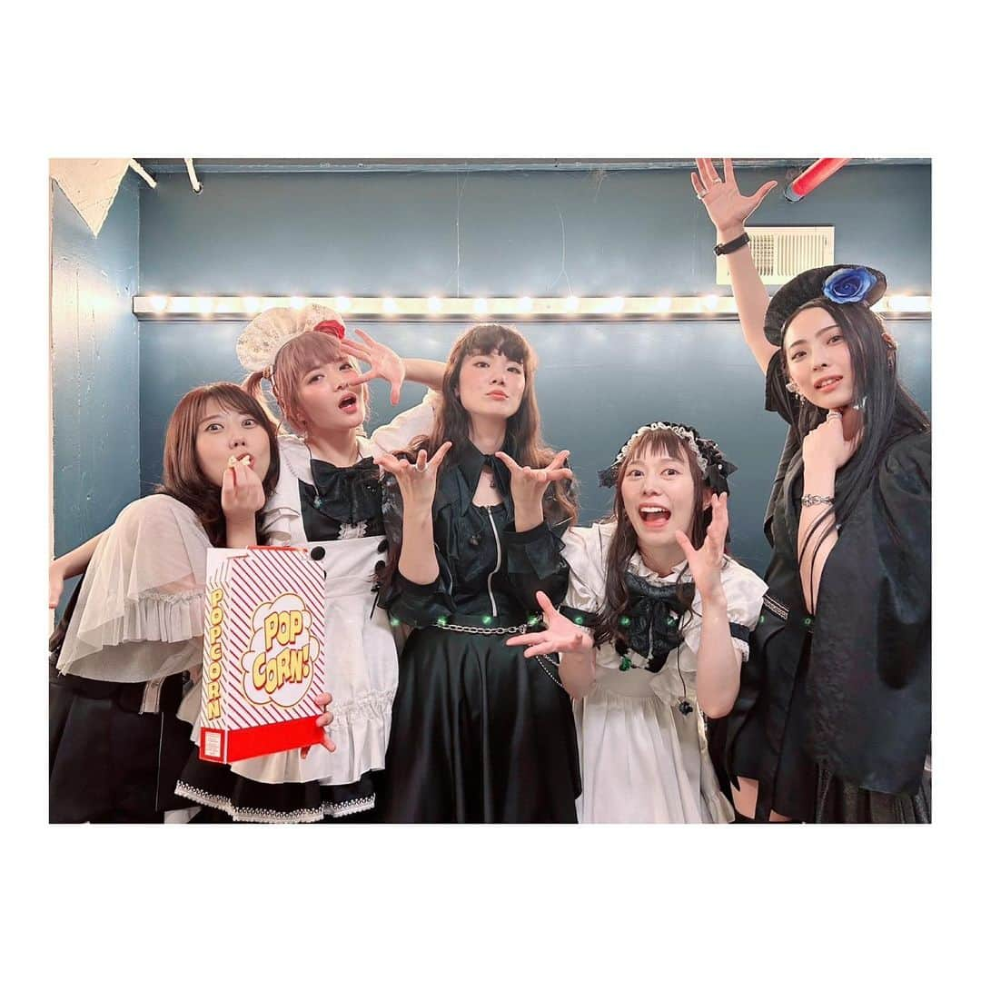 廣瀬茜さんのインスタグラム写真 - (廣瀬茜Instagram)「2023.8.12 "BAND-MAID 10TH ANNIVERSARY TOUR in North America" at Bing Crosby Theater  Thank you Spokane!  I'm so proud of performing at Bing Crosby Theater!  Thank you for teaching us about your town, and your favorite ramen🍜  #bandmaid #Spokane」8月14日 18時19分 - akane_bandmaid