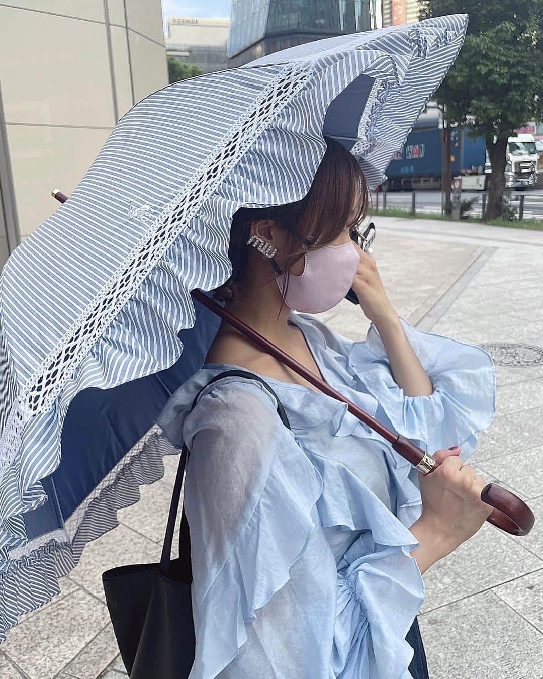 岩間妃南子さんのインスタグラム写真 - (岩間妃南子Instagram)「・ ・ ・ @poloralphlauren @ralphlauren  新しい日傘はラルフにした🎠♡  取っ手のところが木でできてて 高級感ありな日傘🥺🤍 ・ ・ ・ #polo #poloralphlauren #ラルフローレン #日傘 #日傘コーデ」8月14日 18時22分 - hinako.1116