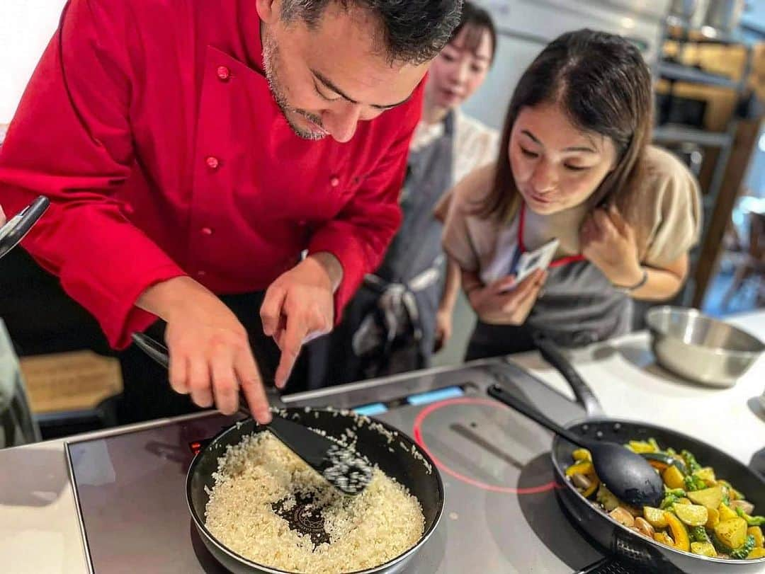 ベリッシモ・フランチェスコさんのインスタグラム写真 - (ベリッシモ・フランチェスコInstagram)「Great event! Cooking class with Beauty Japan girls in Yokohama!✨✨ 横浜でビューティージャパンの美女達と素敵なイタリア料理教室！💕 Oggi insegnamo la cucina italiana alle donne utilizzando degli ingredienti particolari. Tutte bravissime e bellissime❤️ #ベリッシモ #料理研究家 #料理研究家ベリッシモ #francescobellissimo #chef #tvchef #francescobellissimochef #イタリア料理 #料理教室 #イタリア料理教室 #イタリアンシェフ #イケオジ #イケメン #ビューティージャパン #ビューティージャパン東京 #beautyjapan #japanesegirl #cooking #cookingclass #cookingram #italiancuisine #masterchef #お洒落 #人気料理研究家 #感謝 #イケメンシェフ #美人 #クッキング #芸能人 #italianfood」8月14日 18時24分 - bellissimoyoshi