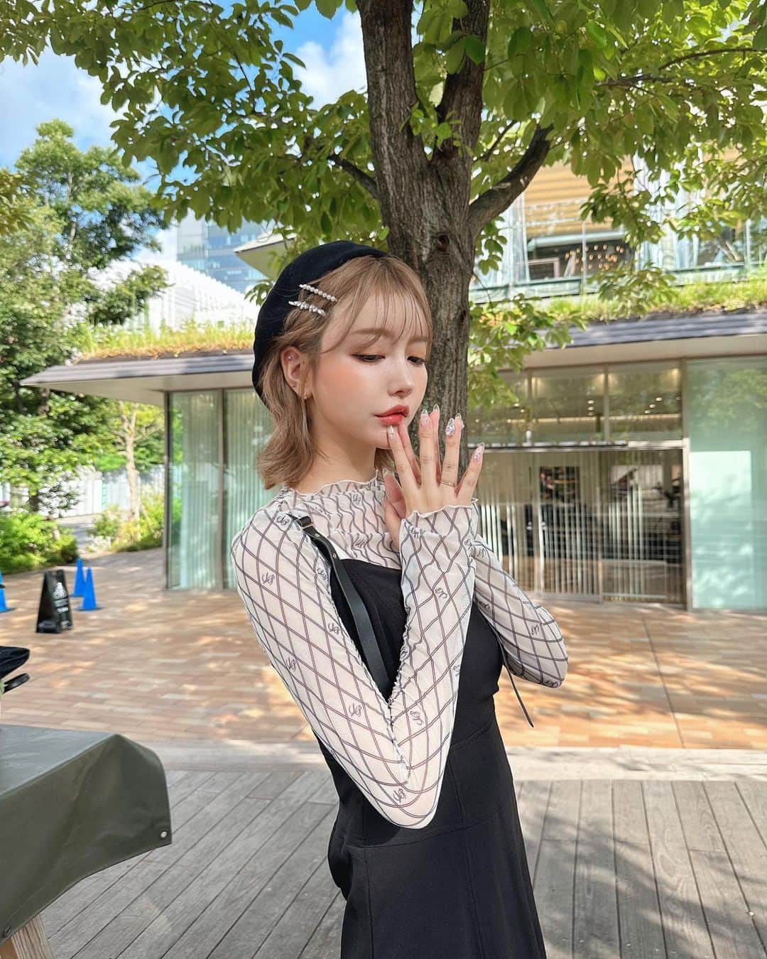 吉川ちえのインスタグラム：「【💋💄💋💄💋💄】 . この前展示会でオーダーした ( @lipservice_official )の お洋服が届いたので着てみたよ🙋‍♀️❤️ . シースルートップスとワンピ💕 このトップスはデザインが可愛い✌️ ワンピは肩の紐の部分が レザーになってて秋っぽいよ😗❤️ . #LIPservice #リップサービス」