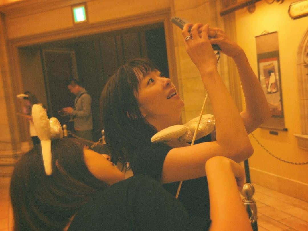軽辺るかさんのインスタグラム写真 - (軽辺るかInstagram)「とにかく笑った記憶しかない日🫶🏻 ⁡ 最高のディズニーシーでした☺︎」8月14日 18時40分 - karuberuka