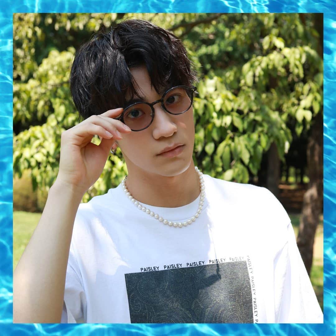 学芸大青春のインスタグラム：「#学芸大青春  インスタ・マンスリー企画8月編/テーマ:サングラス  真夏の眩しさにはサングラス🕶 メンバーそれぞれに似合うサングラスをRe:See（@resee.official）さんにセレクトしていただきました！  #南優輝  「サングラスをかけると、顔出し前のことを思い出しますね😌」  #gdjs #じゅねす #サングラス #resee #リシー」
