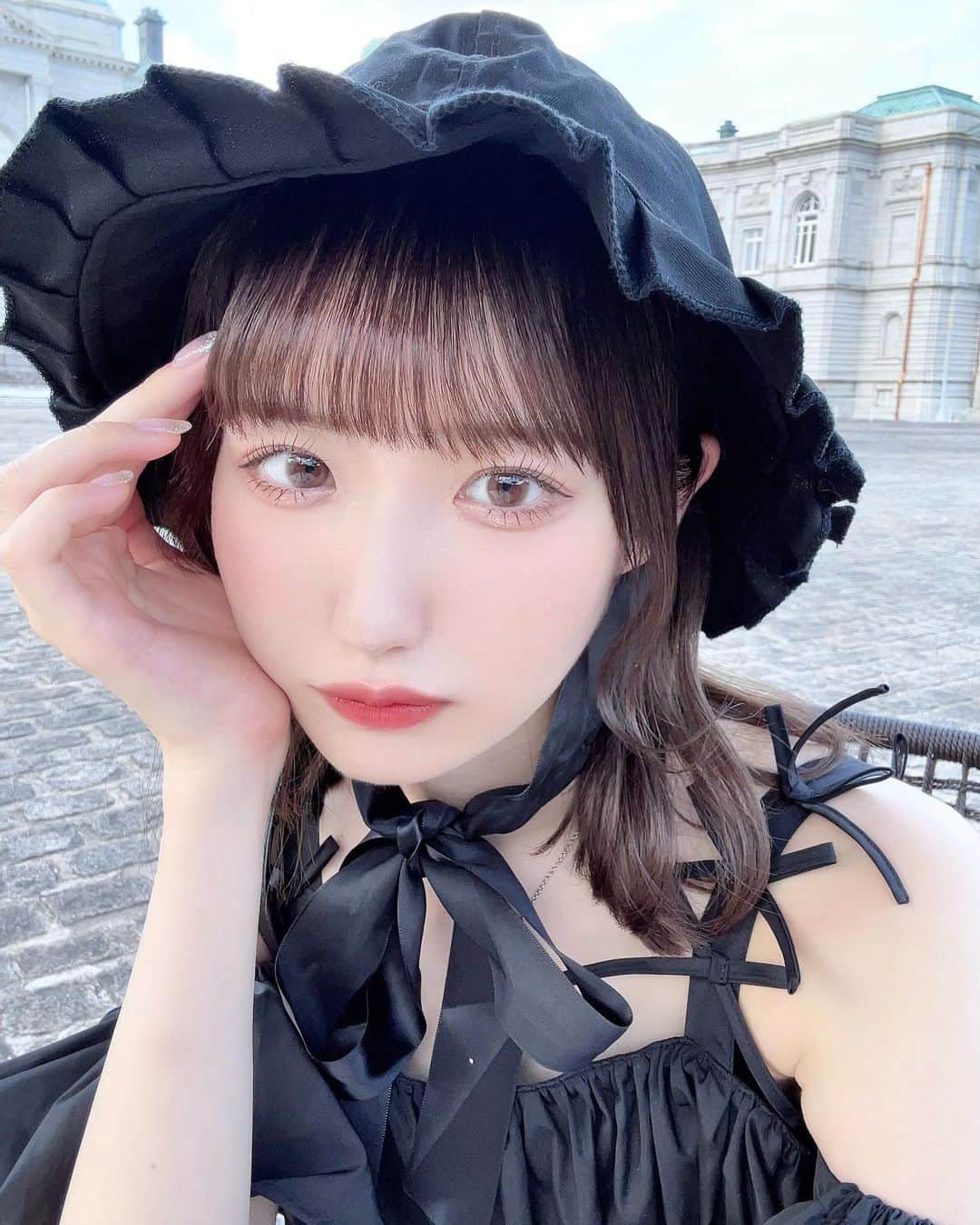 栗原えみるのインスタグラム：「こゆ場所が似合う女です🫖 ・ ・ ・ ・ ・ ・ ・ ・ ・ ・  #アイドル #地下アイドル #迎賓館  #ワンピースコーデ #フレンチガーリー #ガーリー #ブラックコーデ #ガーリーコーデ #夏コーデ #大人ガーリー #淡色女子 #ミディアム #自撮り  #自撮り界隈  #プリーツハット #ブルベ夏メイク  #japanesegirl #lillilly #idol #fashion #japantravel #lfl #fyp #ootd #instagood」