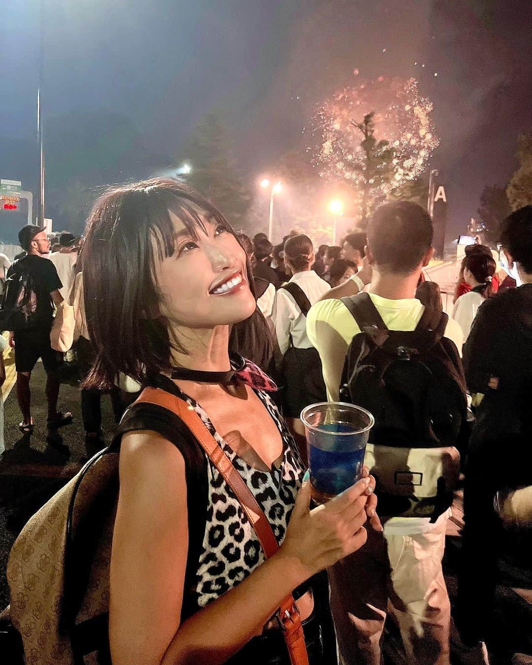 DJ YURINAのインスタグラム：「今年は奇跡的にいっぱい花火も行けたっ♫ まだまだ夏折り返し❣️  クラブもビーチもバーベキューもみんないっぱい遊んでね♫ 夏ってさみんなともっと仲良くなれるから 大好き💕」