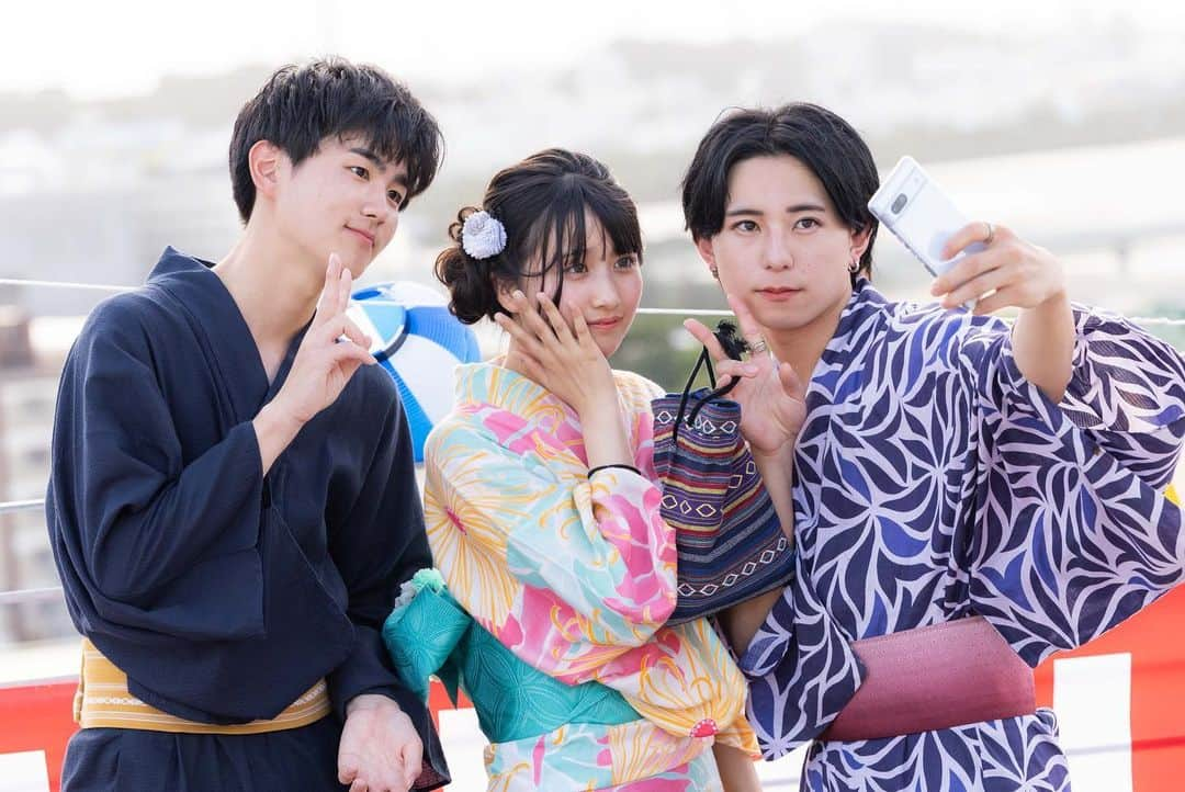 『恋する❤︎週末ホームステイ』公式さんのインスタグラム写真 - (『恋する❤︎週末ホームステイ』公式Instagram)「2話のオフショット🌻  #恋ステ 夏祭り🌺 みんなで浴衣を着てワイワイ楽しい時間を過ごしました😊💘  リアルで全力な高校生たちの恋、応援お願します！  ----------------------✈︎ 『 #恋する週末ホームステイ 2023夏🌈 』 1,2話無料配信中！！ ----------------------✈︎  ＜ピュア恋見届け人＞ #ゆいP　@okazu_club #工藤大輝　@da_ice_taiki  ＜恋ステ公式お兄ちゃん＞ #レインボー池田　@ikenao0919  ＜男子＞ #青山涼太 (りょうた)▷ @slyky6 #七戸緑彬 (ろびん)▷ @robin_dream__ #関口卓巳 (たくみ)▷ @ucfyilxx #中澤佑真 (ゆうま)▷ @nakazawa_yuma #安井天汰 (てんた)▷ @tenta_0902  ＜女子＞ #木場苺花 ( いちか ) ▷ @momoichigo19 #高橋心 (こころ)▷ @coco___223  #音々 (ねね)▷ @nnne_r6 #吉田璃夢 (りむ)▷ @_lilium08  ----------------------✈︎ #ABEMA #アベマ #ヤングスキニー  #かやゆー #しおん #君の街まで #ENHYPEN #BLOSSOM # #EN_YOU_BLOSSOM #恋愛番組  #恋愛あるある #夏祭り」8月14日 19時03分 - koisute_official