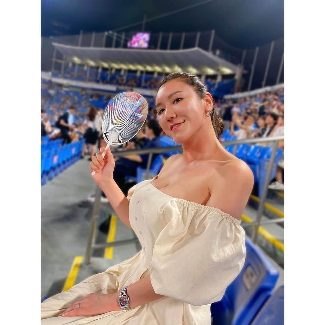 田名網理恵子のインスタグラム：「念願の花火大会へ🎆 大迫力で凄かった🥹🫶 夏〜！って感じ🍉 また来年も行きたいっ！ ・ ・ #神宮花火大会 #神宮花火大会2023 #花火#花火大会#夏の思い出」