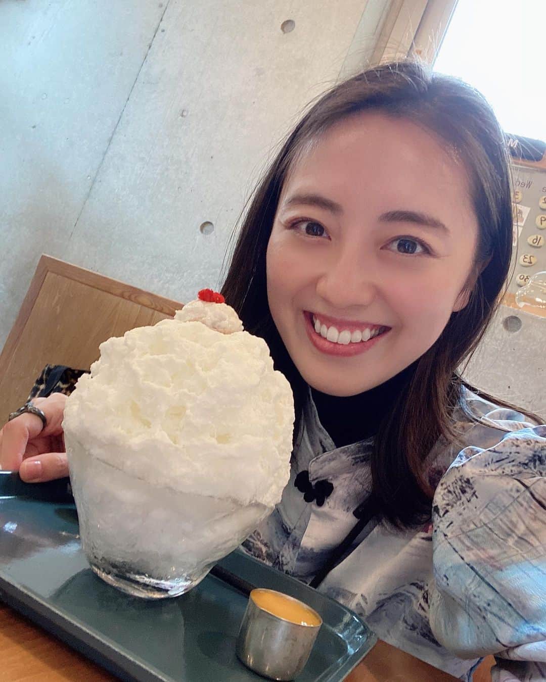 沢井美優のインスタグラム：「沢井からのお知らせ✨明日です❣️  8月15日（火）21時から 『シッコウ!!～犬と私と執行官～』 第6話に出演します！  是非ご覧ください☺️✨✨  #沢井はかき氷です #🍧  #かき氷 #かき氷大好き  #かき氷は人を幸せにする #🧡　 　 #笑顔溢れる毎日を  #明日もきっと素敵な一日 #🍀」