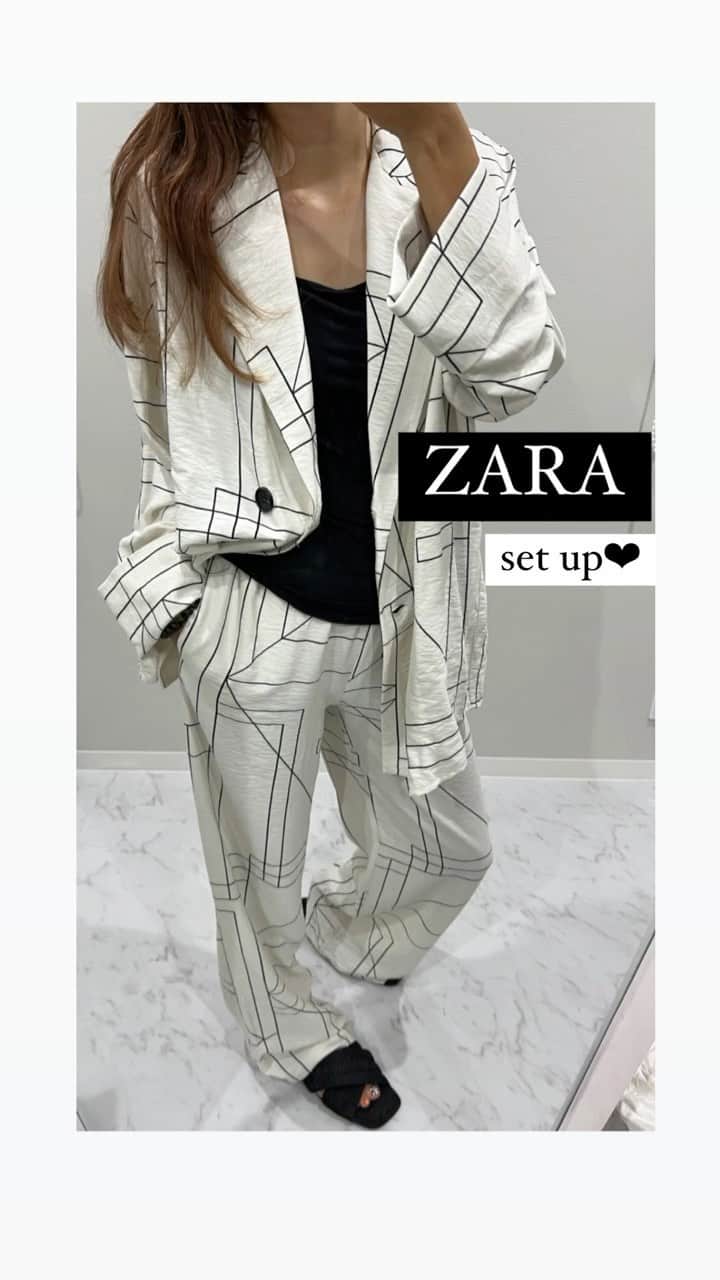 のインスタグラム：「買ったセットアップが可愛すぎた😍❤️  @zara   ジオメトリックプリント　ブレザー ジオメトリックプリント　ワイドレッグパンツ  ジャケットだけでも可愛いし 色物と合わせても可愛いわこれ〜😍  今年初の秋服❤︎❤︎❤︎  #セットアップ#秋服 #ZARA#ザラ#ザラジョ#ザラ購入品  #海外ファッション#ファッション#コーデ #今日の服#今日のコーデ#ママ#ママコーデ #ママファッション#プチプラコーデ#カジュアルコーデ #プチプラ#足元倶楽部#大人カジュアル#3児ママ #コーデ記録#着回しコーデ#160cm#韓国ファッション #産後#産後ダイエット」