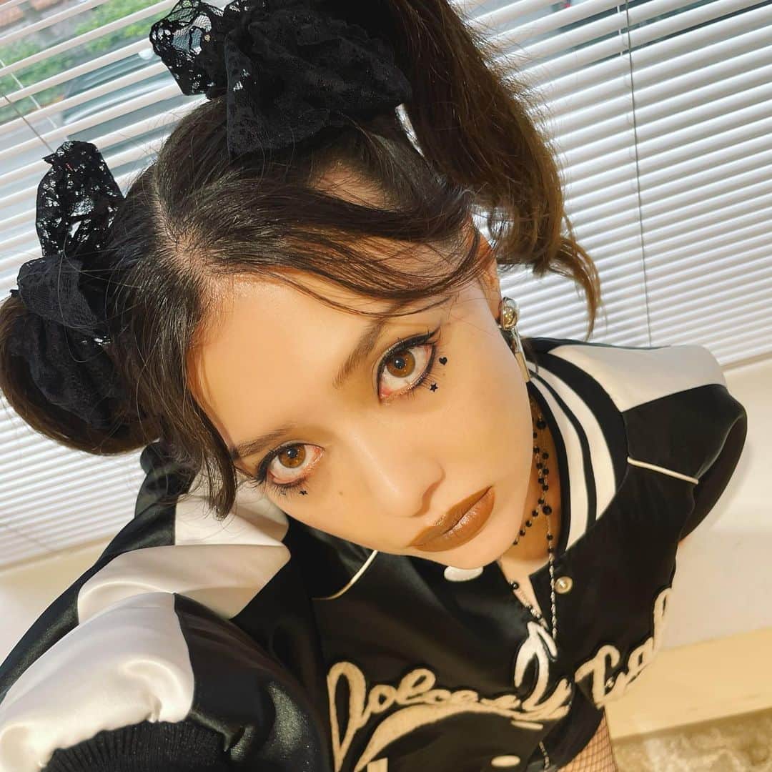 Niinaのインスタグラム：「@drop_tokyo × @dolcegabbana  可愛くしてもらった〜みて🐰🖤」