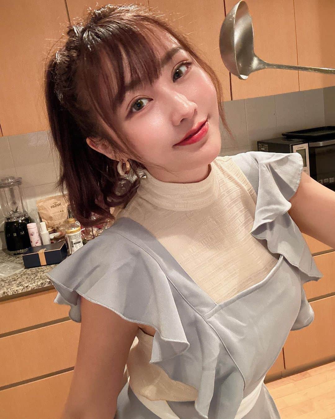 てんちむのインスタグラム：「最近、ご飯作るのにはまってるので エプロン買いました🥰かわいい」