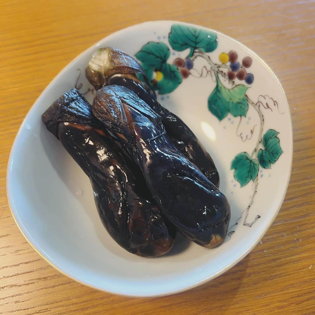 木村多江さんのインスタグラム写真 - (木村多江Instagram)「山形から  手作りの 茄子漬けや きゅうりの佃煮 しそまきなど が届き  我が家の食卓が うるおいました。  優しい時間です。  #おうちごはん   少しでも みなさん  安全な 毎日だといいな🍀」8月14日 10時28分 - taekimura_official
