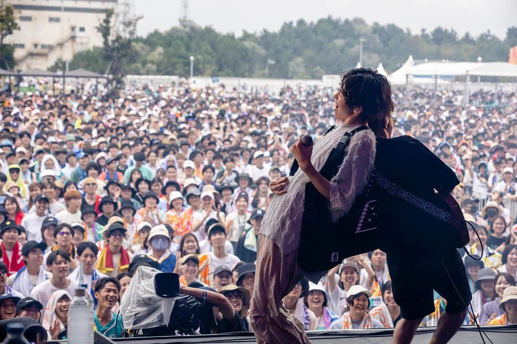 モリシーのインスタグラム：「ROCK IN JAPAN FES 2023.  Photo by Viola Kam (V'z Twinkle)  #imase #rijf2023」