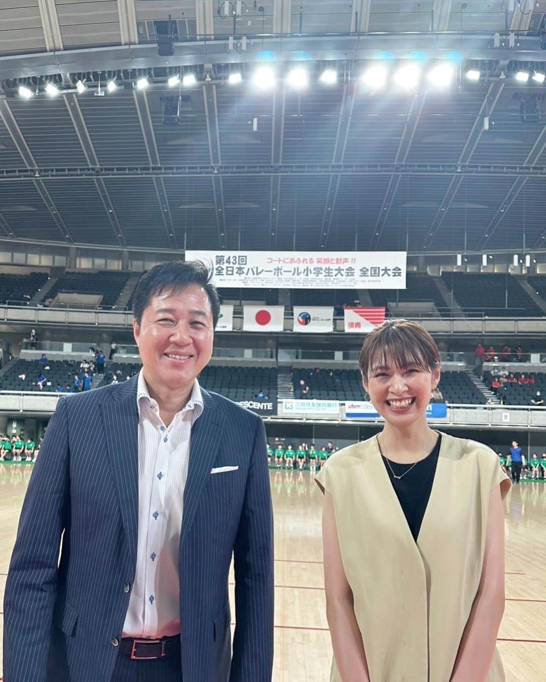 木村沙織のインスタグラム：「. 先日行われた " 全日本バレーボール小学生全国大会 " . この舞台に立つために、 このコートで活躍するためにと 毎日汗を流し 努力してきた姿が ひと目見ただけで伝わり、 . 感動の涙、嬉し涙に悔し涙でいっぱいな とても温かい大会でした。 . 優勝を飾ったみんな 本当におめでとうございます☺️👏🏼✨ . 女子　小岩クラブ ( 東京 ) 男子　山王バレーボールクラブ ( 京都 ) 混合　深川VBC ( 広島 ) . . 惜しくも負けてしまったみんな、 この悔しさを経験したことで もっともっとバレーボールが楽しくなるよ！ . 本当にみなさんお疲れ様でした！！ 残りの夏休みはバレーボール以外の遊びもいっぱい楽しんでねー 🏖️🎡🎢✍🏼📚😂💪🏼 . . #全小バレー」