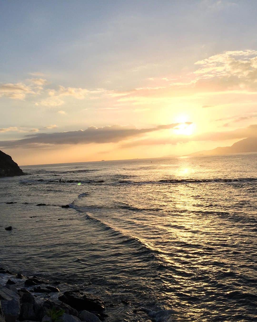 野村佑香さんのインスタグラム写真 - (野村佑香Instagram)「今週の「すてきにハンドメイド」もお邪魔します💗🧵🪡  今週の木曜日は ✨〈手芸で巡る世界旅　モロッコ　フェズ刺繍〉✨  私もモロッコに旅をしたことがあります。 写真2はスペインから見た海岸のモロッコ  そして写真3モロッコで見た夕陽です。  そんな懐かしいモロッコのことを思い出しながら… 全く知らなかった、モロッコの砂漠での大自然の素晴らしさ✨ そしてそれを刺繍として縫い付けとどめる素晴らしい作品も目撃しました👀  複雑に見えるけど、実は簡単⁉️なコースター作りも必見です💗  ぜひご覧いただきたいです✨  #すてきにハンドメイド #すてハン#手芸で巡る世界旅#モロッコ#旅の記録#旅の記憶#Eテレ#出演#フェズ刺繍」8月14日 10時51分 - nomuyuu
