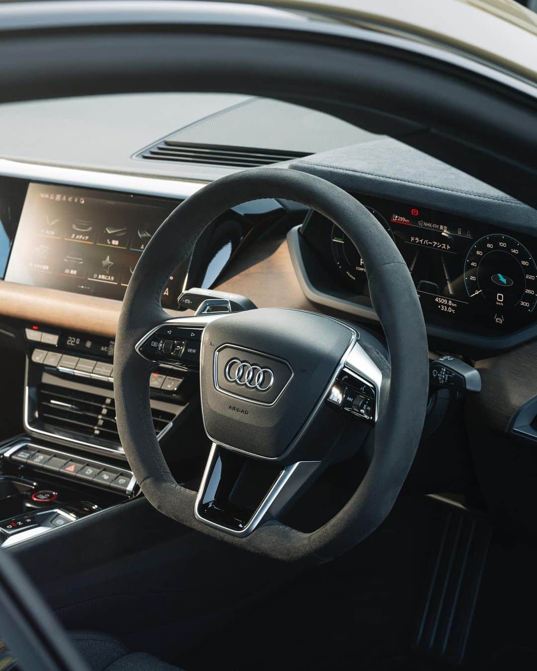 アウディ ジャパンさんのインスタグラム写真 - (アウディ ジャパンInstagram)「かぎりなく美しく、どこまでも速く、快適に。  未来を拓く新世代の電動グランツーリスモ、Audi e-tron GTは、上品さ、スポーティネス、快適性、その全てを鼎立させる。  #AudietronGT  #Audi #アウディ #AudiJapan #アウディジャパン #AudiSport #アウディスポーツ #アウディetronGT #FutureIsAnAttitude #電気自動車 #EV #サステイナブル #SportsCar #スポーツカー #AudiLife #Audigram #CarLife #CarLifeStyle #GermanCars #アウディのある生活 #アウディのある風景」8月14日 18時00分 - audijapan