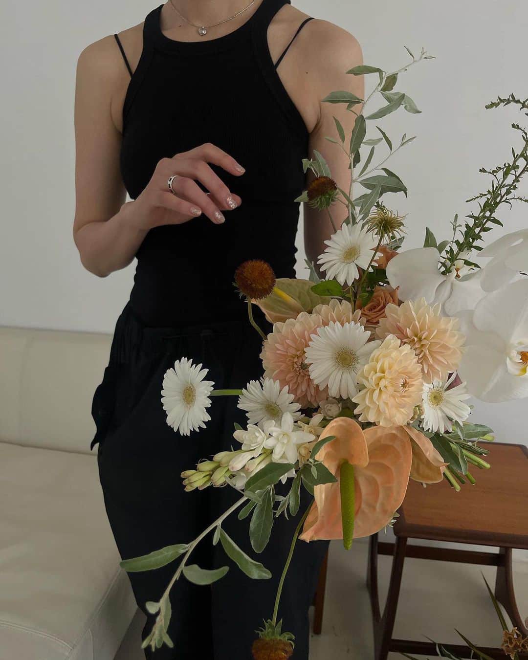 信太美月さんのインスタグラム写真 - (信太美月Instagram)「装花はだいすきな @whole_tokyo さんにお願いしました🌼！ なにかと普段からお世話になっているので わたしの好みもわかってくれているし 何よりつなさんのセンスがすきなので 当日はわたしのツボをおさえた 素敵空間にしてくださいました💖！ いつもありがとうございます。 そして特別な日につなさんにお願いできて とても嬉しかったです♡！ . #mizuki_wd」8月14日 11時33分 - shidamizuki