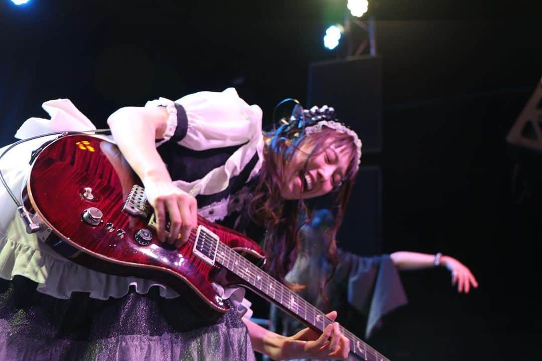 遠乃歌波のインスタグラム：「08.08 Denver  08.09  Salt Lake City   08.11 Portland  I'm enjoying my US tour!!  Cheer me on!✨  #bandmaid #prsguitar」