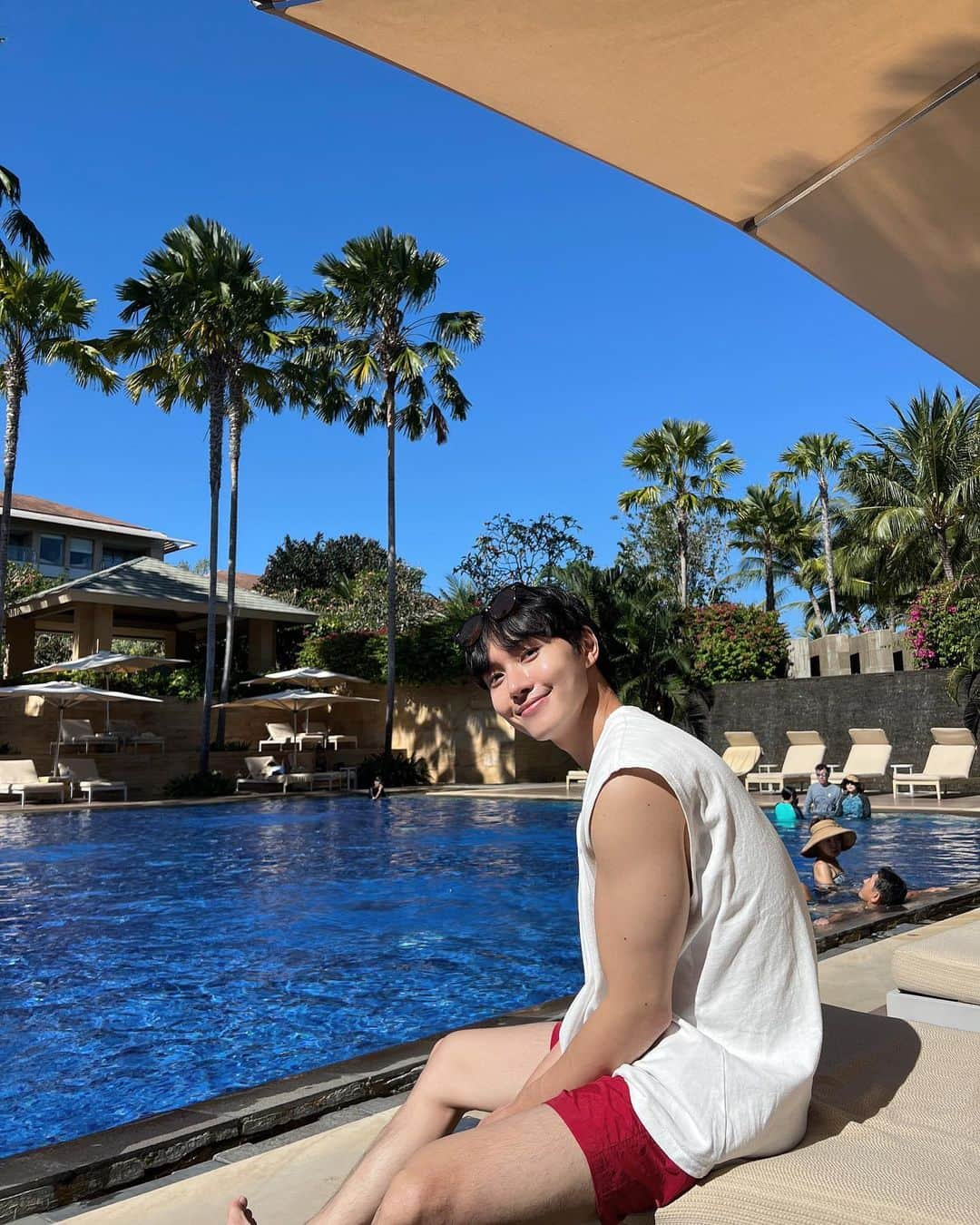 イ・ミンホのインスタグラム：「1일 1수영 🏊🏻‍♂️ 너무 행복한 휴가 보내는중🇮🇩 Thx @themuliabali @themulia_korea」