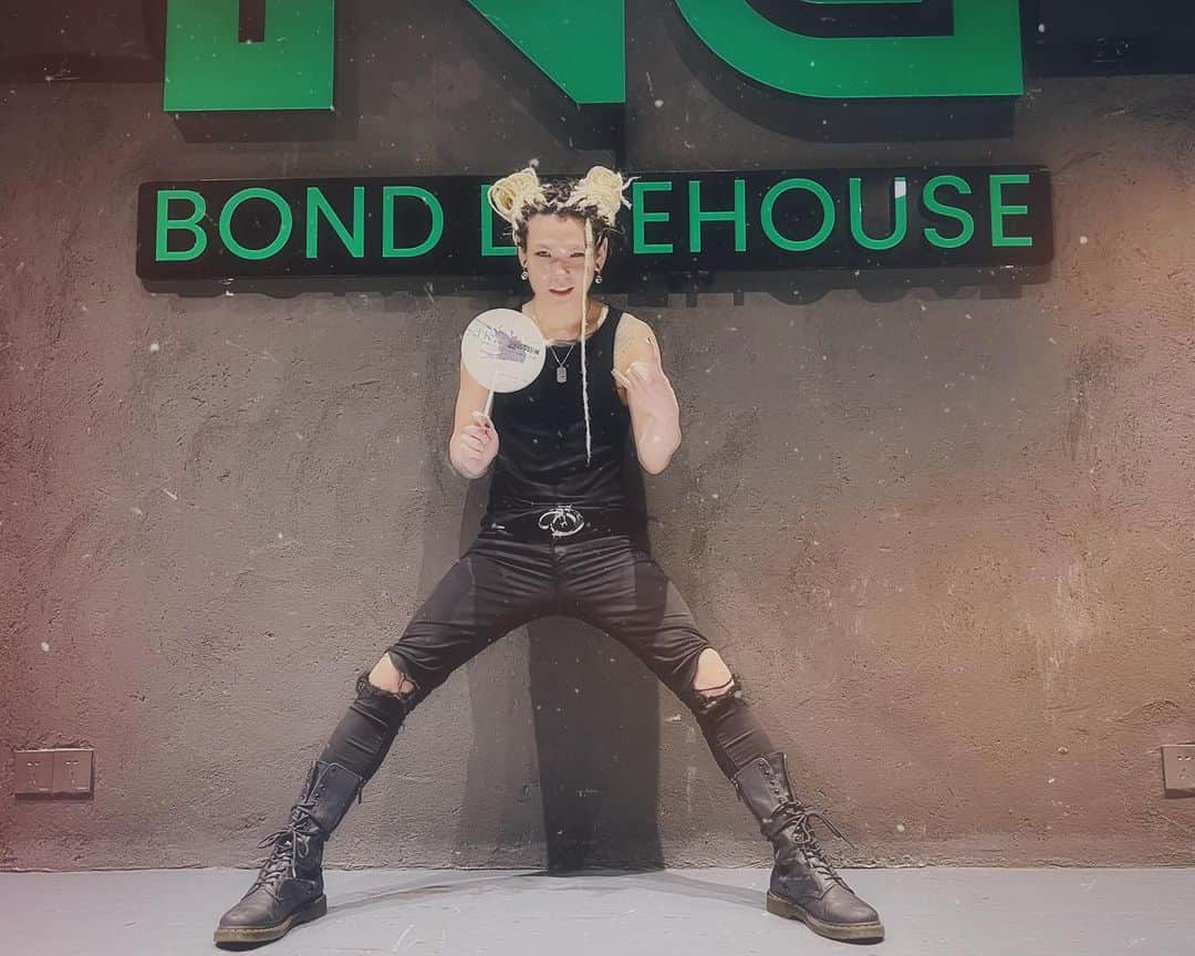 Tatsuya Amanoのインスタグラム：「I really enjoyed spending time with you guys Shenzhen🤘 Last venue was closer to the audience so they could feel my beat more🥁🔥 ⁡ このLiveハウスは距離も近かったからよりチキチキドコドコくらっただろうなー！ 今日はラストの広州ぶっかましてきます✊ ⁡ TK from Ling tosite sigure [Tour 2023 The Second Chapter in Asia]」