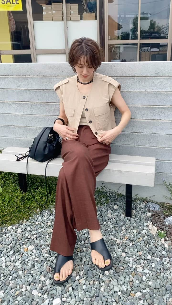 Miki Kanekoのインスタグラム：「@monotone_agenogi にある @cl2coffee で🍚  🦺…#couleurmeler  👖…#roku  🩴…#lowrysfarm  👜…#fredyemu  choker…#qualite  pierce…#mou  ring…#mou#9ban  .  #松江カフェ  #松江ランチ #島根旅行  #夏休み」