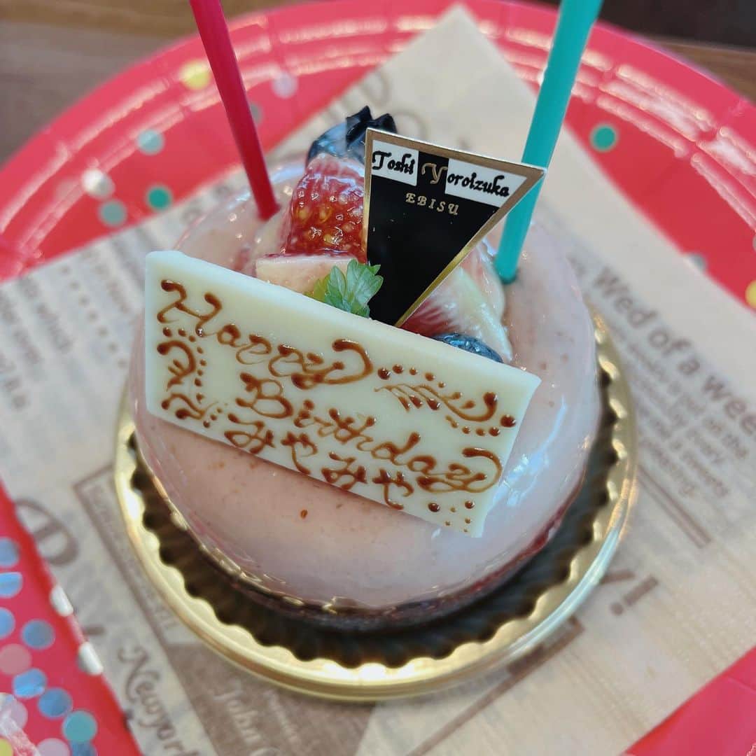 宮島咲良さんのインスタグラム写真 - (宮島咲良Instagram)「ㅤㅤㅤㅤㅤㅤㅤㅤㅤㅤㅤㅤㅤ 去年の11月！ 私のお誕生日を#増田貴久中丸雄一ますまるらじお でお祝いしてもらった時のケーキ🎂 #toshiyoroizuka 毎年美味しいケーキをありがとうございます✨ さて来月は中丸先生のお誕生日！ どんなケーキかな〜🤩 先月の増田貴久御大のお誕生日は素敵なフルーツいっぱいタルトでした！！🍰🎉 #mbsラジオ #ますまるらじお  #宮島咲良 #ミヤジマン #ぼっち戦隊ミヤジマン」8月14日 12時29分 - sakura_miyajiman