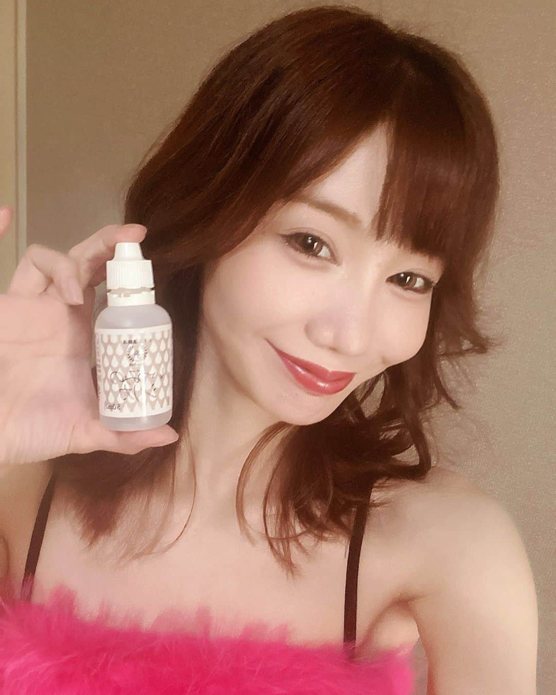 本城ナナさんのインスタグラム写真 - (本城ナナInstagram)「シリカ🫶コーヒに入れたりお水に入れたりして飲んでます🫶健康思考🫶 パッケージがリニューアルしました🫶 シリカ気になってる人が多かったから是非参考に🫶  PR @idumi_silica #いづみ #シリカ #シリカ水 #シリカ濃縮液 #ミネラル補給 #健康意識」8月14日 12時30分 - nanahonjo0827