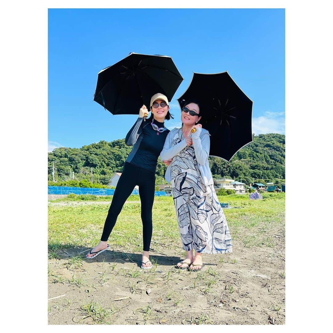 藤井美加子さんのインスタグラム写真 - (藤井美加子Instagram)「✴︎ 空と海と民宿お母さんのごはんと友達と子供達の笑い声。  大家族みたいに仲間と過ごした 夏休み☀️⛱️🎇🍉👒👡  #楽園 #夏の海 #夏の思い出2023」8月14日 12時36分 - mikako_miki