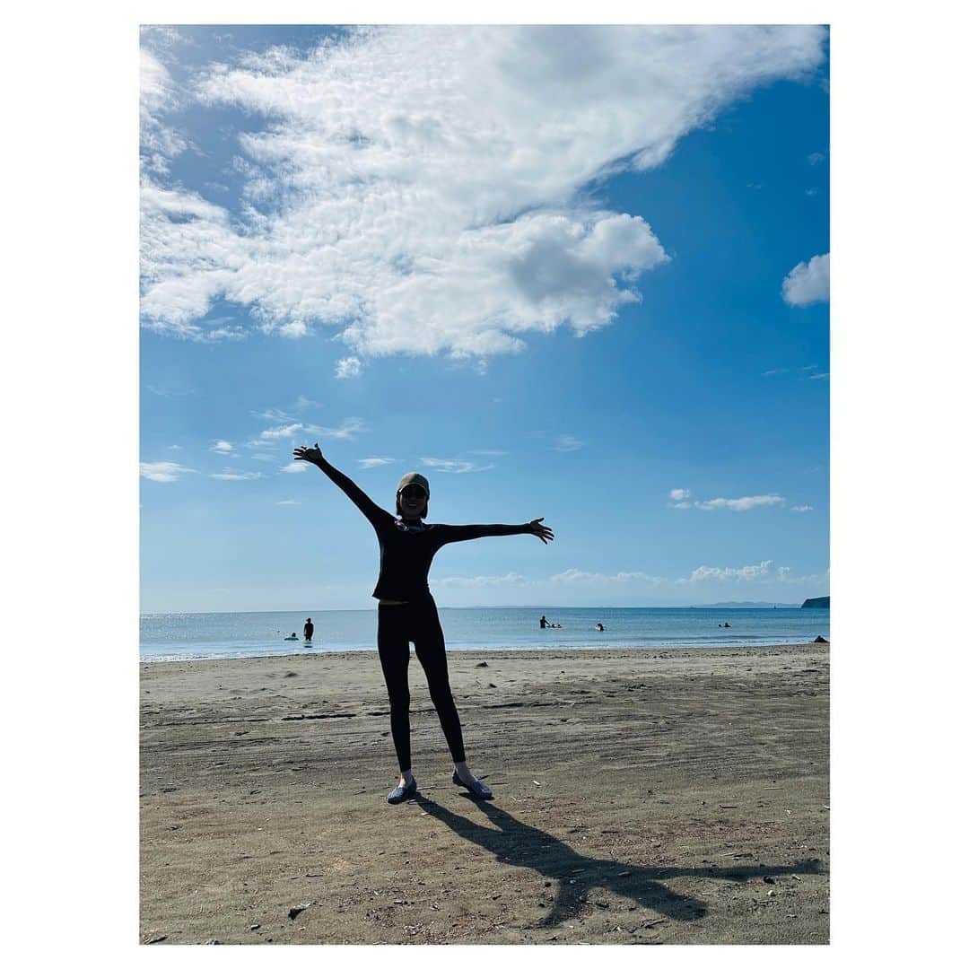 藤井美加子さんのインスタグラム写真 - (藤井美加子Instagram)「✴︎ 空と海と民宿お母さんのごはんと友達と子供達の笑い声。  大家族みたいに仲間と過ごした 夏休み☀️⛱️🎇🍉👒👡  #楽園 #夏の海 #夏の思い出2023」8月14日 12時36分 - mikako_miki