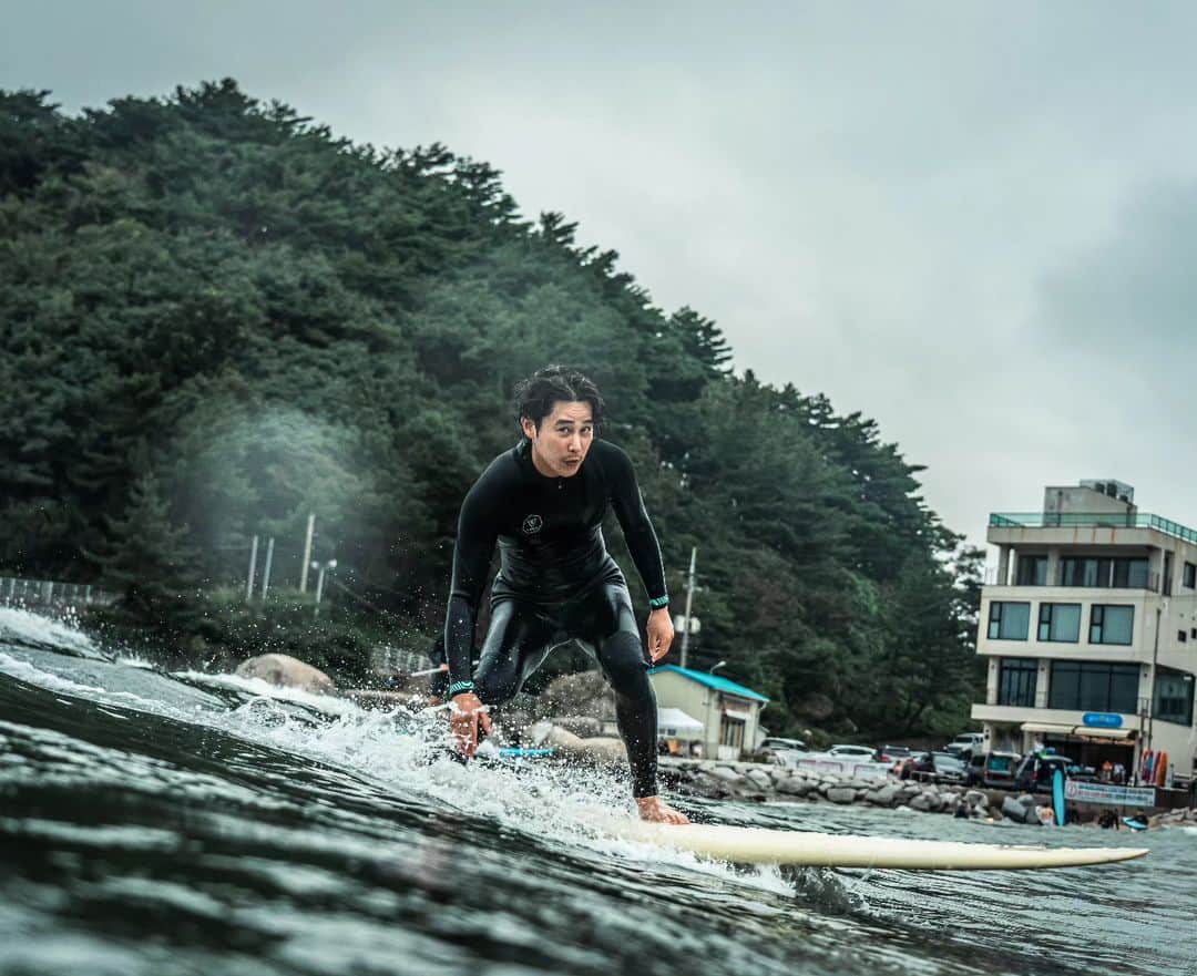 チョン・テウのインスタグラム：「모처럼..파도타기 🏄‍♂️  #서핑 photp by @line.d_2017」