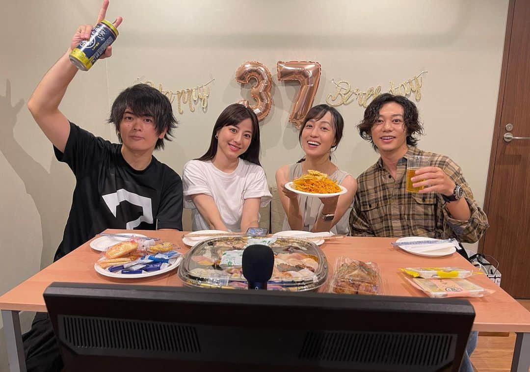 杉本有美さんのインスタグラム写真 - (杉本有美Instagram)「昨日の夜は　#古原靖久 くん 37歳のお誕生日、YouTube生配信にお邪魔しました🎂❗️  やすーおめでとう🎉  楽しかった〜😆 ホントにみんなに会えると元気をもらえます✨  皆様、ありがとうございました💓  youtube.com/live/Y43bASkIU…  #ゴーオンジャー  #ゴーオンシルバー #炎神戦隊ゴーオンジャー #goonger」8月14日 13時32分 - sugimotoyumi_official