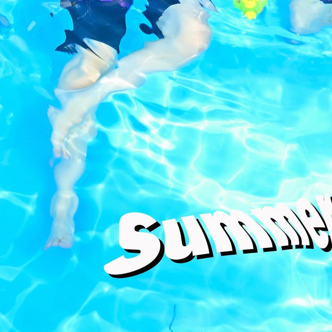 BUGVELのインスタグラム：「BUGVEL “Summer Party” Special Music Clip   https://youtu.be/qJdY-l7lSF4  BUGVEL 1st ALBUM「ID」 2023.08.09 Release   #BUGVEL #REBRA #ID #SummerParty」