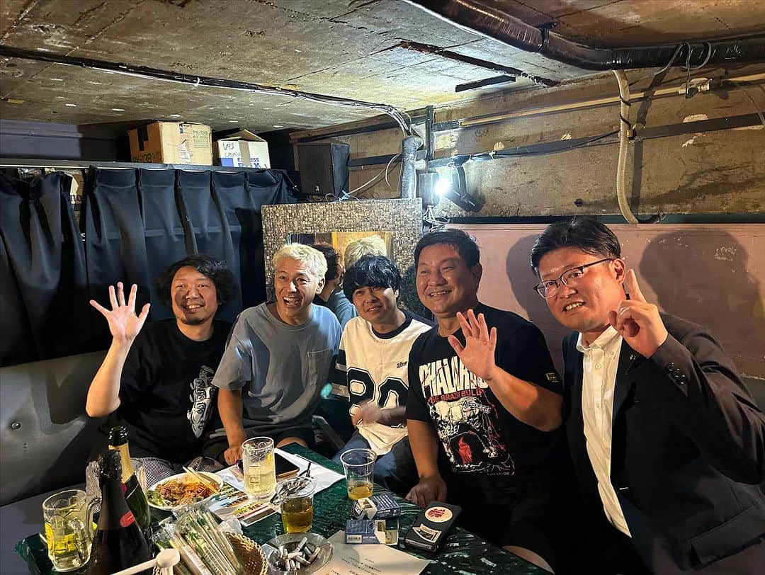 林克治のインスタグラム：「先日、新宿のライブハウスで行いましたトークライブの様子です。 #チャンス大城 さん #さらば青春の光東ブクロ さん #ロンブー亮 さん  #マンボウやしろ と、私でゲストのお話を掘り下げて聞かせていただきました。  どのお話も最高で、芸人さんの底力をまざまざと見せつけてくださいました！  ご来場いただいたお客様 ゲストの皆様 ありがとうございました！  皆様是非、南房総市にいらっしゃってください！ よろしくお願いします！  #ニューカリカトークライブ #ロフトプラスワン #歌舞伎町」