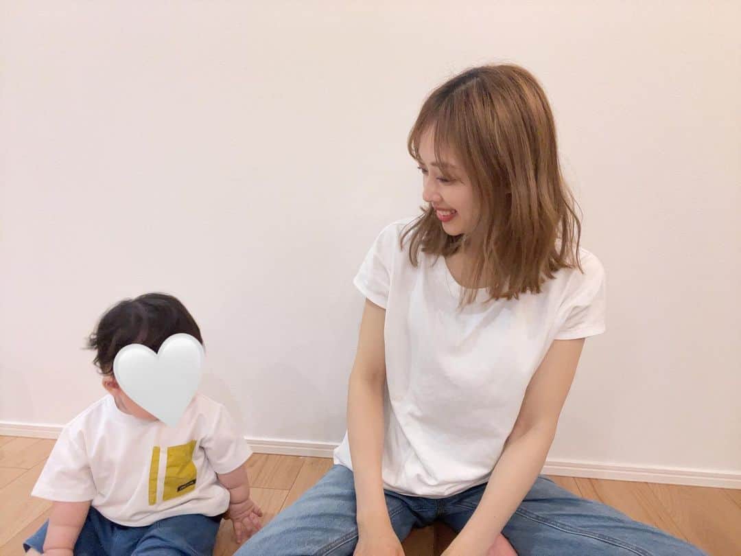yurikaのインスタグラム：「🤍my birthday🎂 * 昨日8/13で 34歳になりました🍀 今年はママになって初めての誕生日🎂息子と一緒に過ごせるなんて😌✨ みんなでホワイト×デニムコーデをしました🤍 * おうちでのんびりして 大好きなお寿司屋さんをテイクアウトしてくれてケーキも用意してくれて幸せな1日でした👨‍👩‍👦 * 34歳も私らしく家族と穏やかに過ごせたらいいな✨ * 連絡くれた皆さん、画像作ってくれた皆さんありがとうございました🥰✨らぶ * * #34歳 #mybirthday #birthday #familytime #男の子ママ #令和4年ベビー」