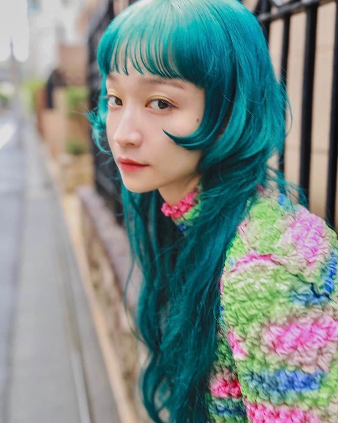 のインスタグラム：「ブルー注入🦋撮影の為いつもよりグリーン強めに。。🍀🦜 顔まわりにポイントいれた！ ありがとうございます @sawaitakuya 💚💚💚」