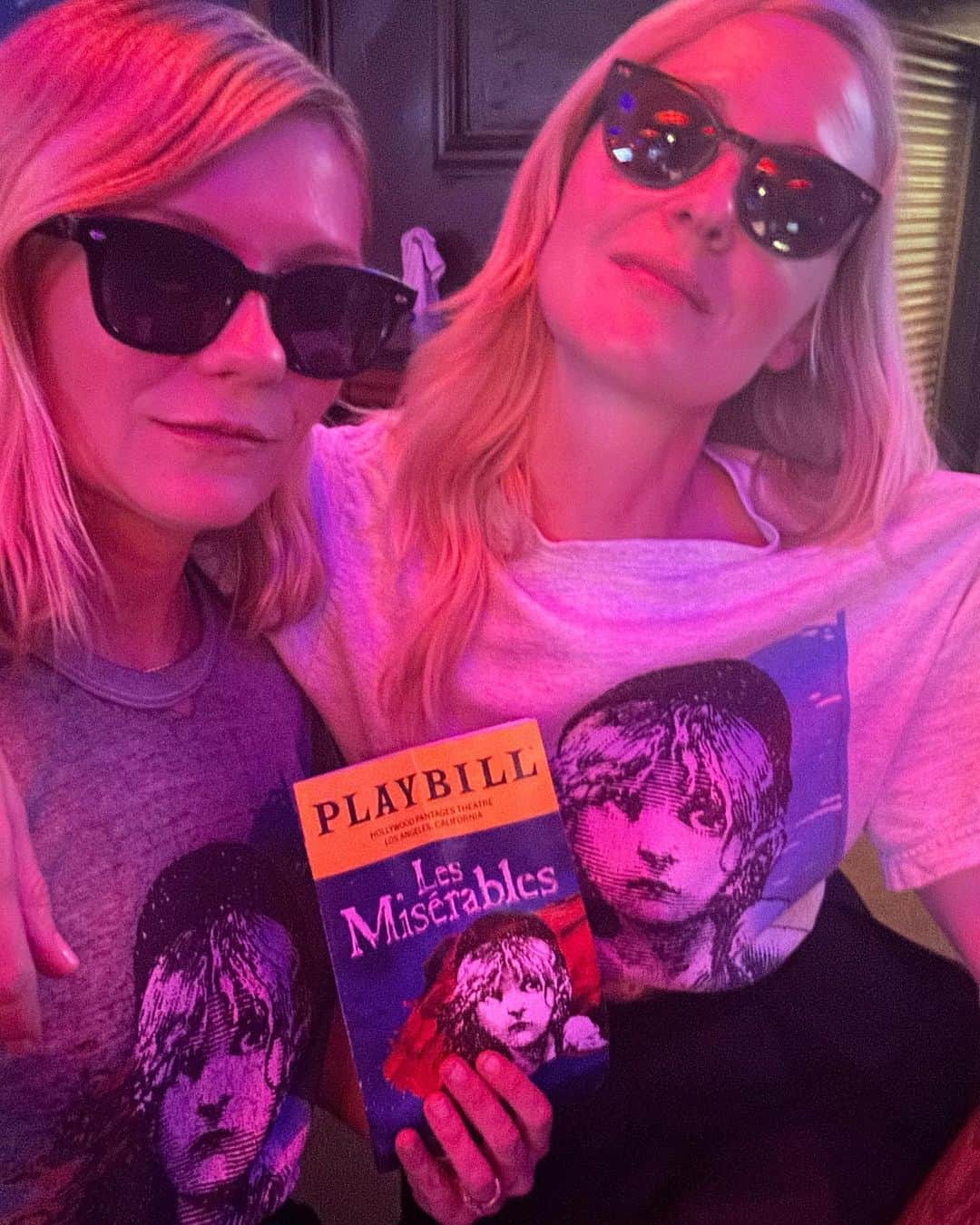 キルスティン・ダンストのインスタグラム：「Concert of the summer! 🇫🇷🥖#24601」