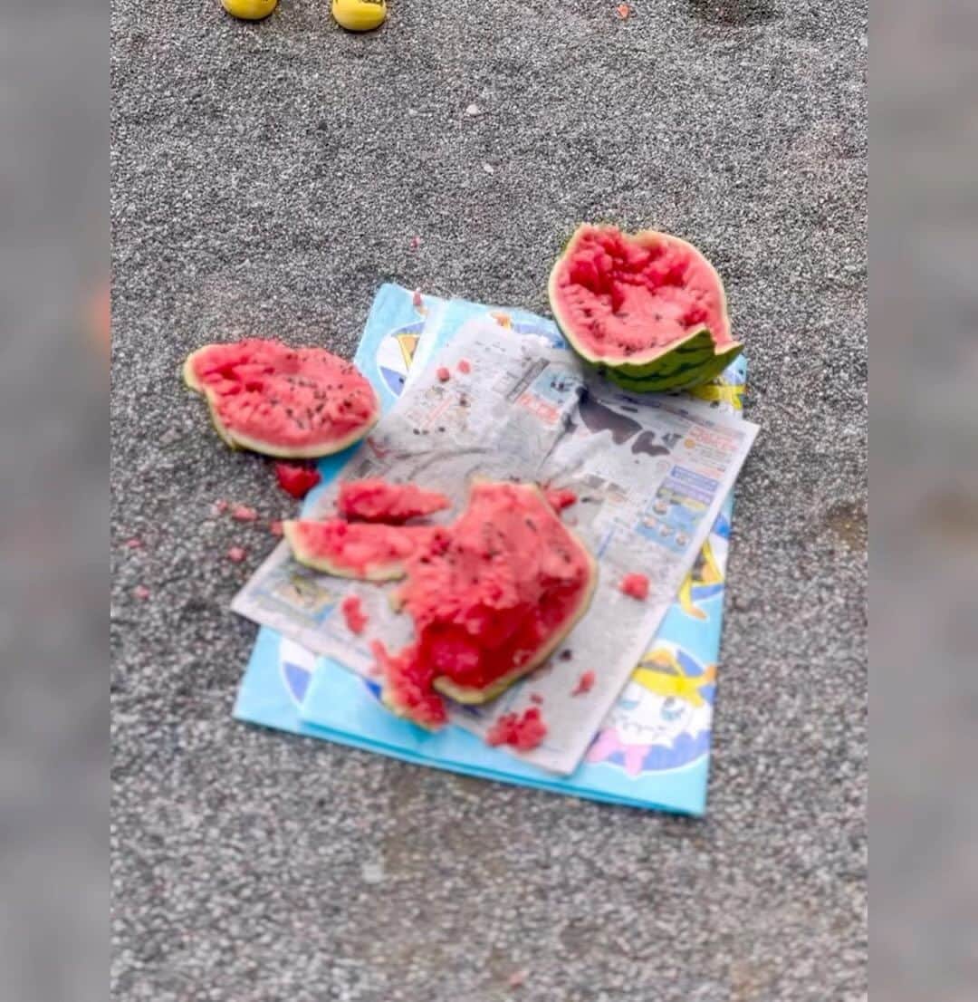 久保亜沙香のインスタグラム：「この夏スイカ割り2回目🍉」