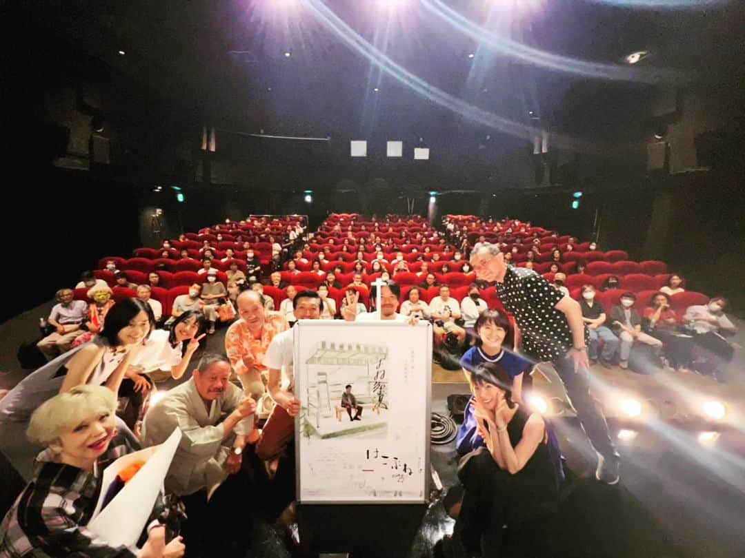 高見こころさんのインスタグラム写真 - (高見こころInstagram)「映画はこぶね  次は大阪へいくよっ！  おかげさまでテアトル新宿さんでの上映は本当にたくさんの方にご来場頂き、大盛況で終えることが出来ました。  何度も足を運んで下さった方や、たまたまご来場頂き気に入っていただけたり✨  たくさんのご縁に本当に感謝しております!  大阪ではシネリーブル梅田（梅田スカイビルタワーイースト3F） 時間はまだ未定ですが恐らくレイトショーかと。  舞台挨拶はありますかと、ご質問頂いておりましたが… 監督曰く、舞台挨拶を予定されてるとのことです! 舞台挨拶が無くても、2日間しかないので、両日とも顔を出しに行こうと思っていました☺︎✨  9月1日、9月2日と劇場でお待ちしております! とってもお得な前売りチケットのご用意もあります! ご希望の方はメッセージでご連絡ください😺  #映画はこぶね #田辺弁慶映画祭 #グランプリ受賞作品 #木村知貴 #高見こころ #外波山文明 #内田春菊 #五十嵐美紀 #愛田天麻 #森海斗 #範田美樹 #高橋信ニ朗 #谷口侑人 #大西諒  #テアトル新宿 #満員御礼 #シネリーブル梅田 #9月1日 #9月2日」8月14日 14時34分 - cocoro_takami