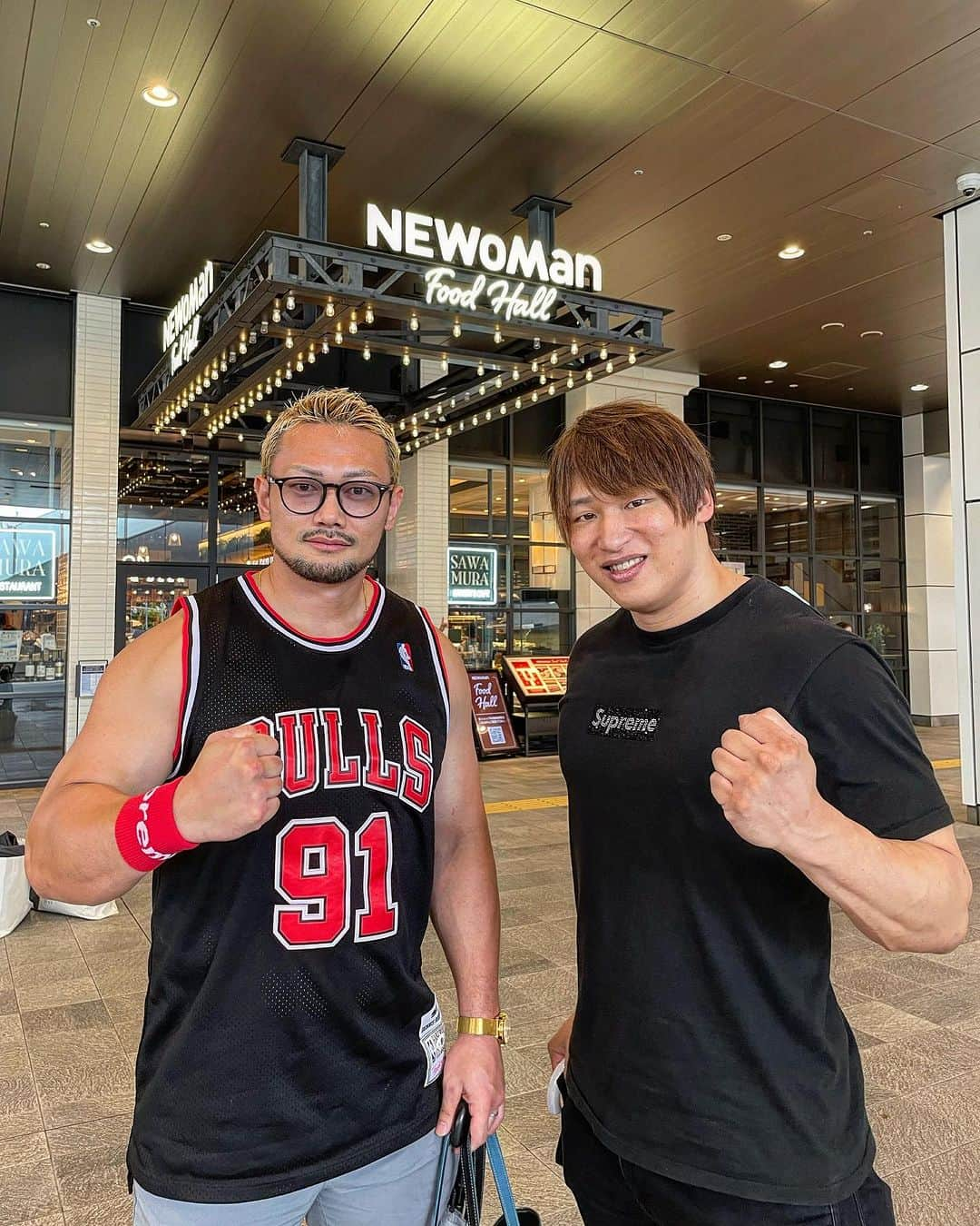 愛鷹亮のインスタグラム：「プロレスラーの飯伏さんと夢を4時間ノンストップで語り合いました。  最高の時間でした👍  格闘家として漢として尊敬します！！  これからがめちゃくちゃ楽しみ。  #飯伏幸太 #プロレス #新日本プロレス #飯伏プロレス研究所 #プロレスラー #レジェンド #格闘家 #筋肉は正義」